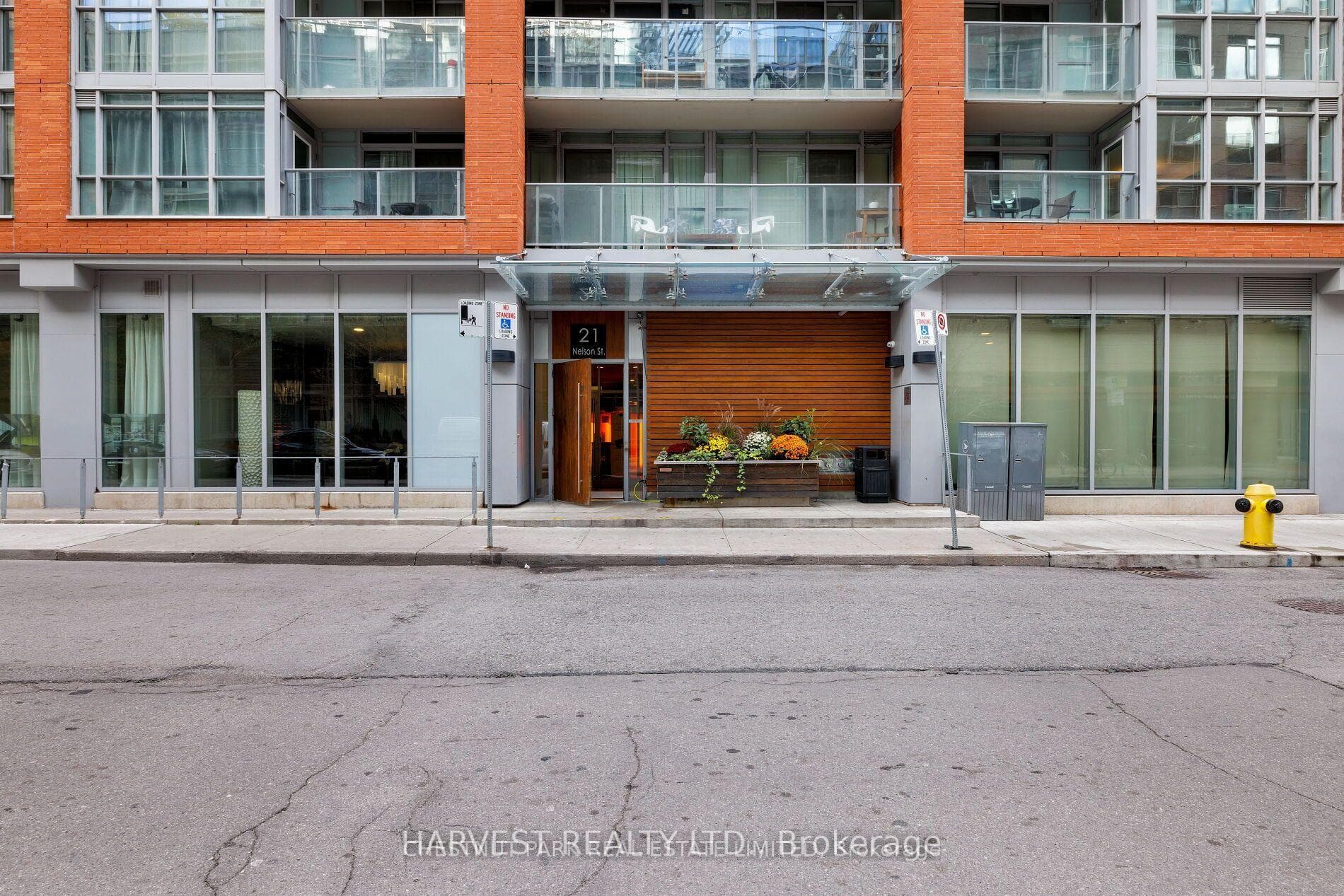 21 Nelson Street Unit 708 - home for sale in Downtown Toronto / Waterfront, Ontario