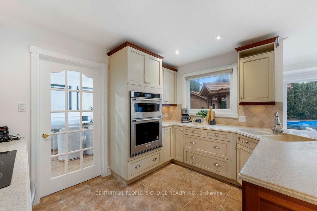 2250 Kenbarb Road - Detached photo 12 of 49 in Mississauga, Ontario