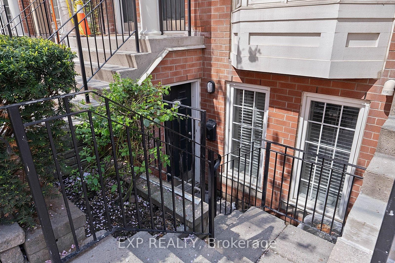 12 Portland Street Unit Th B - Condo photo 26 of 26 in Downtown Toronto / Waterfront, Ontario