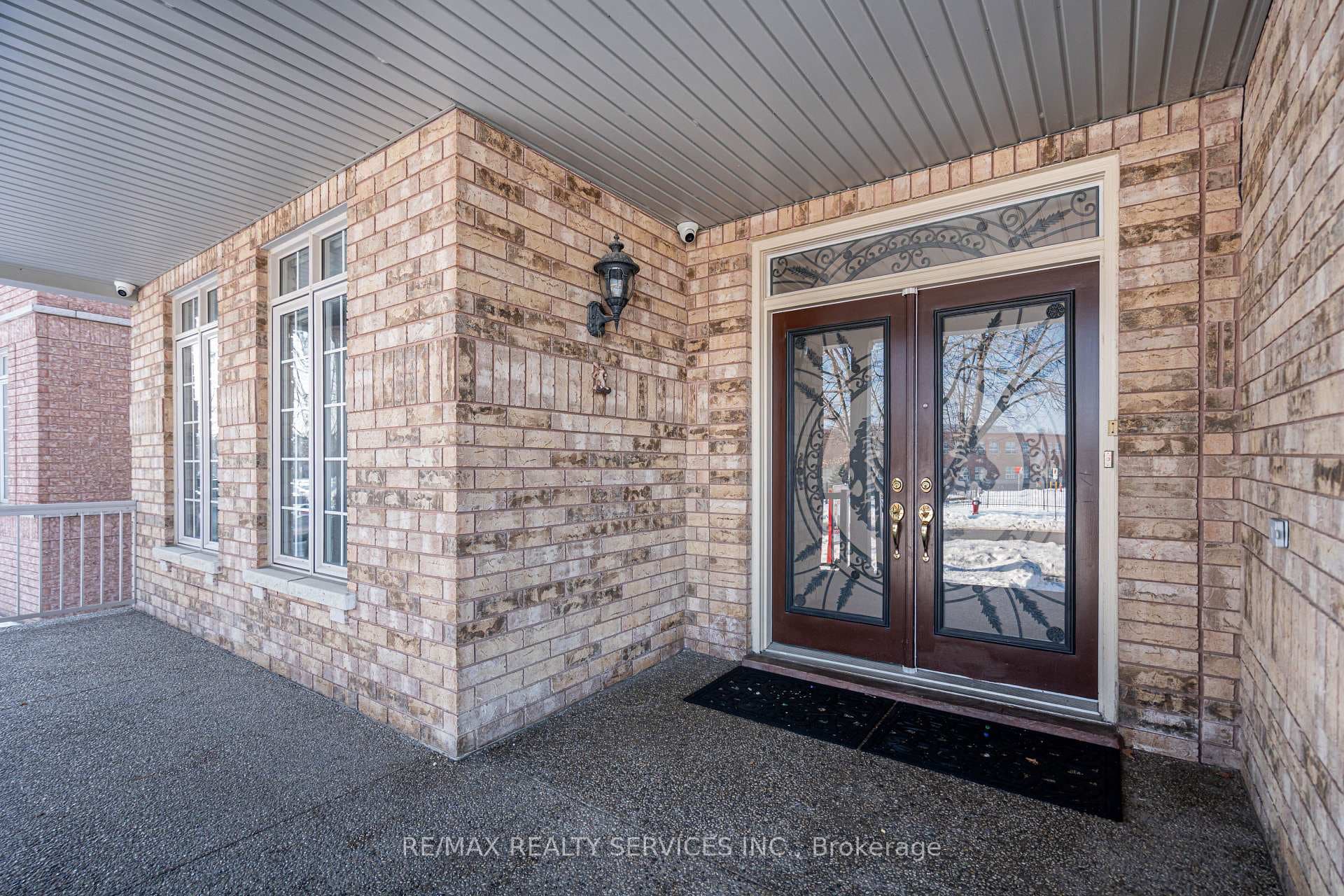 52 Mount Royal Circle - Detached photo 2 of 43 in Brampton, Ontario