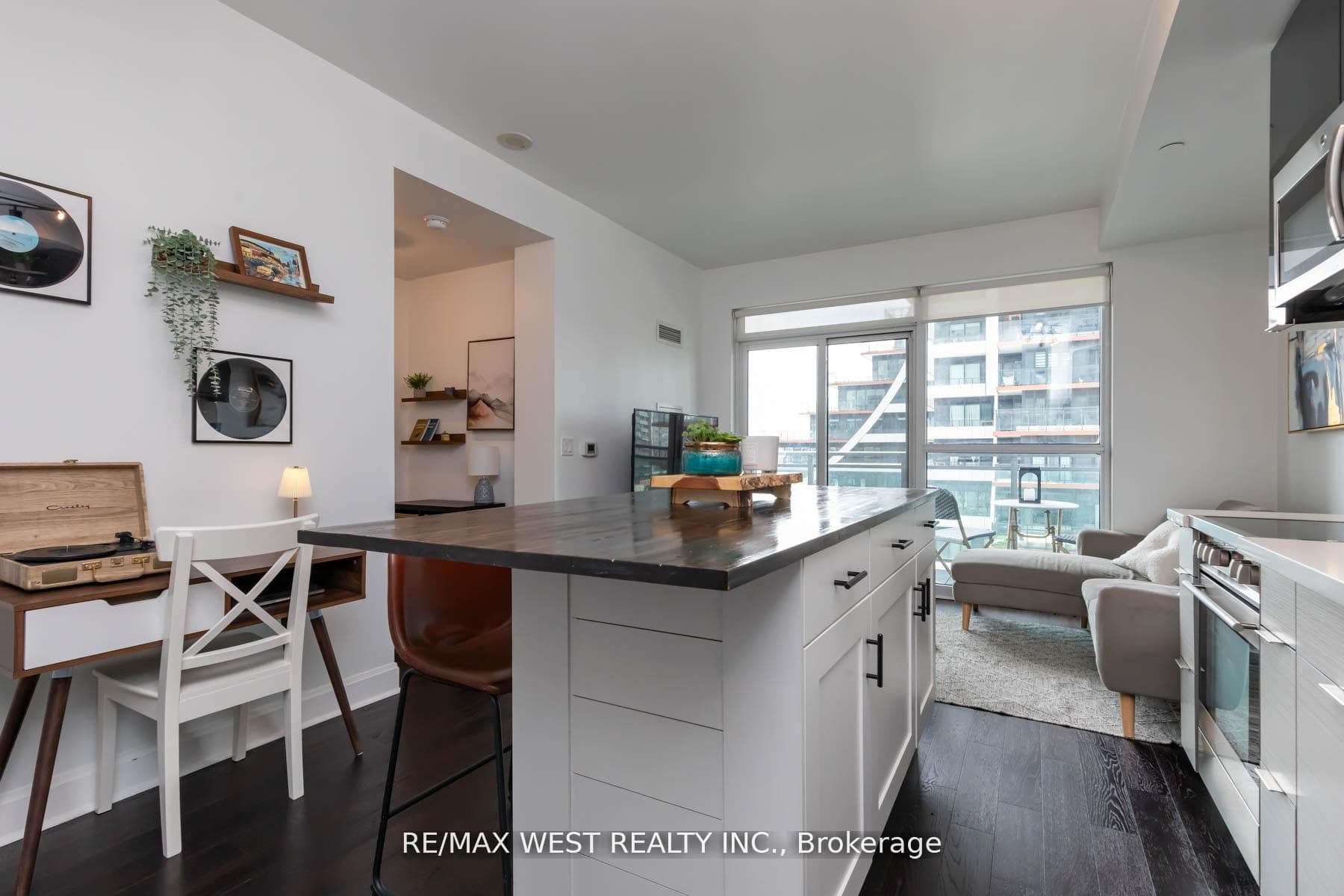 33 Shore Breeze Drive Unit 802 - Condo photo 10 of 38 in Liberty Village / Parkdale / South Parkdale, Ontario