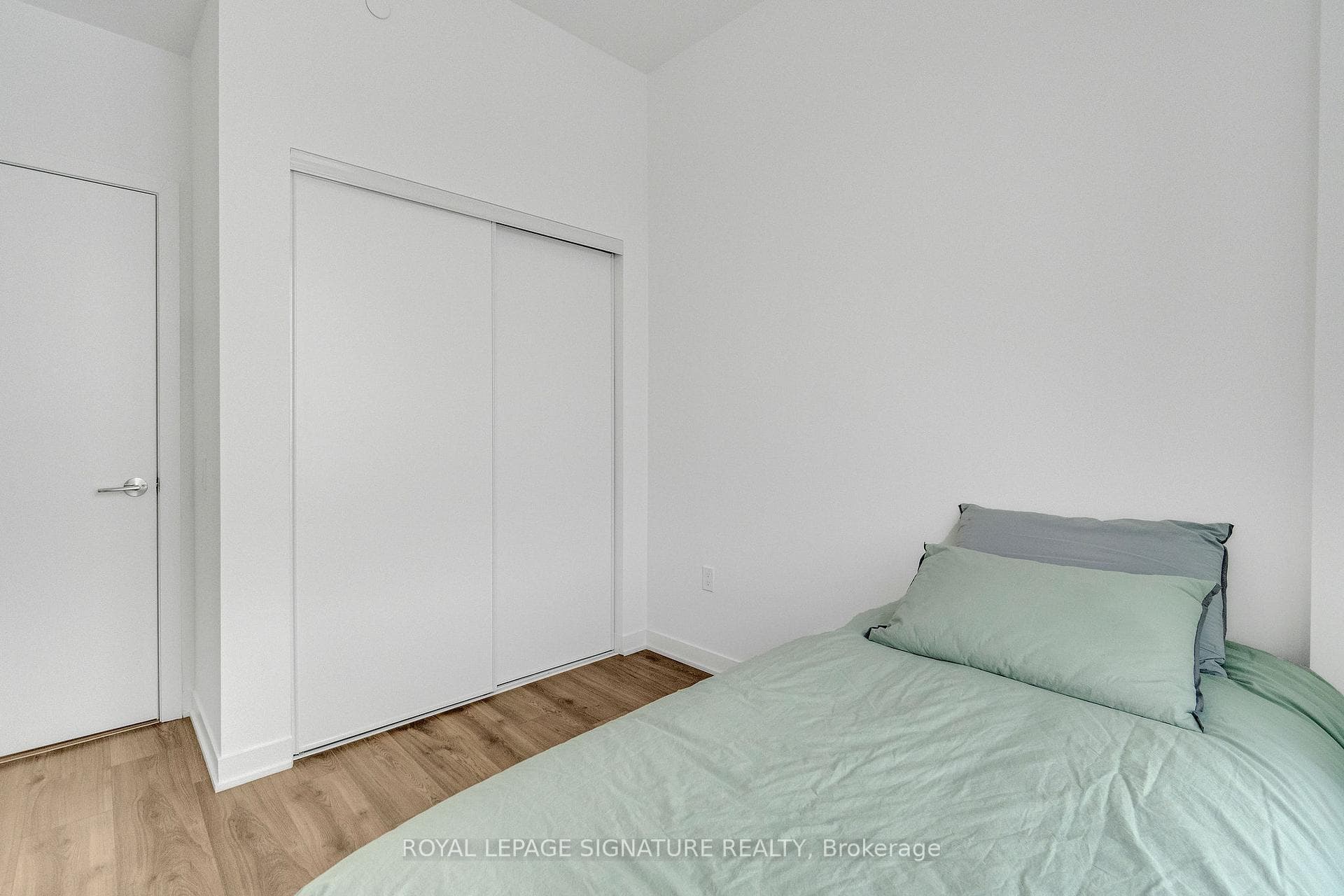 395 Dundas Street Unit 234 - Condo photo 26 of 35 in Oakville, Ontario