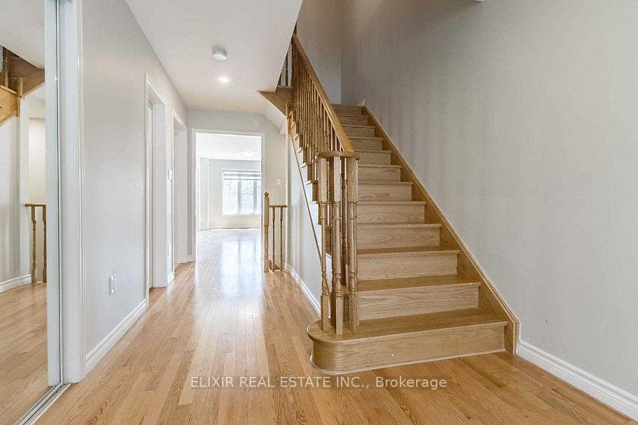 90 Delport Close - Townhouse photo 5 of 36 in Brampton, Ontario