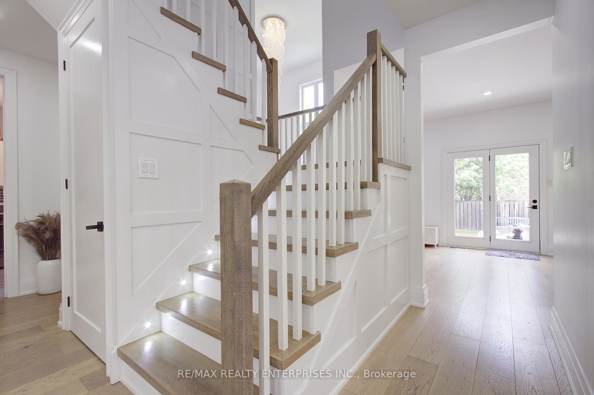 193 Teddington Place - Detached photo 12 of 50 in Burlington, Ontario