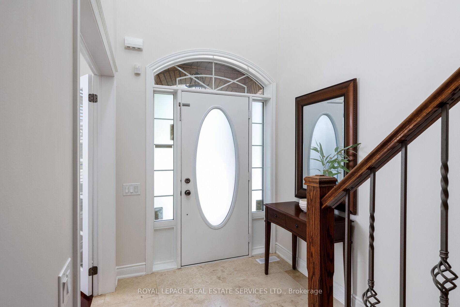 147 Innville Crescent - Detached photo 4 of 47 in Oakville, Ontario