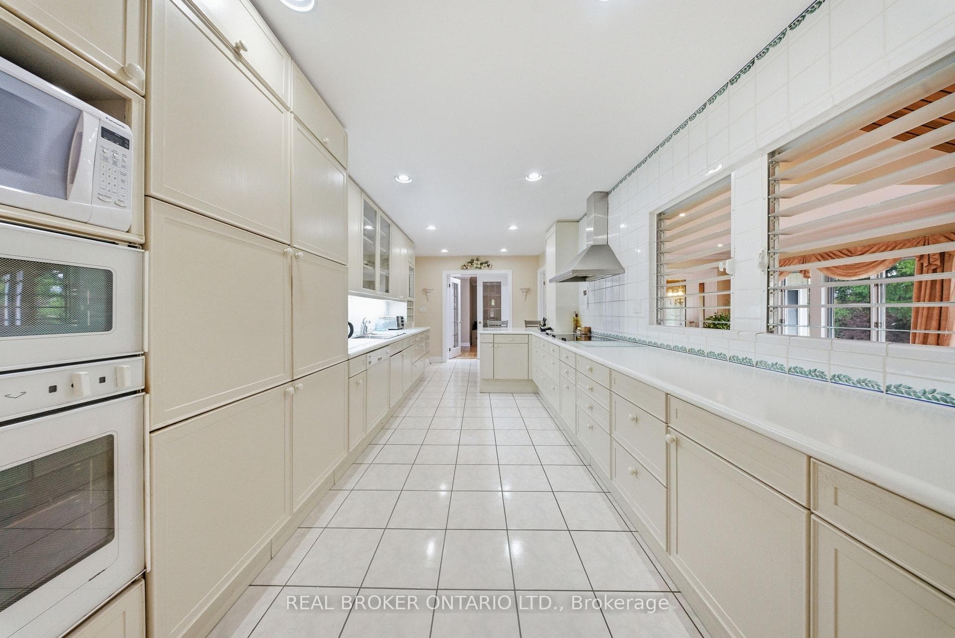 529 Conservation Drive - Detached photo 8 of 45 in Brampton, Ontario