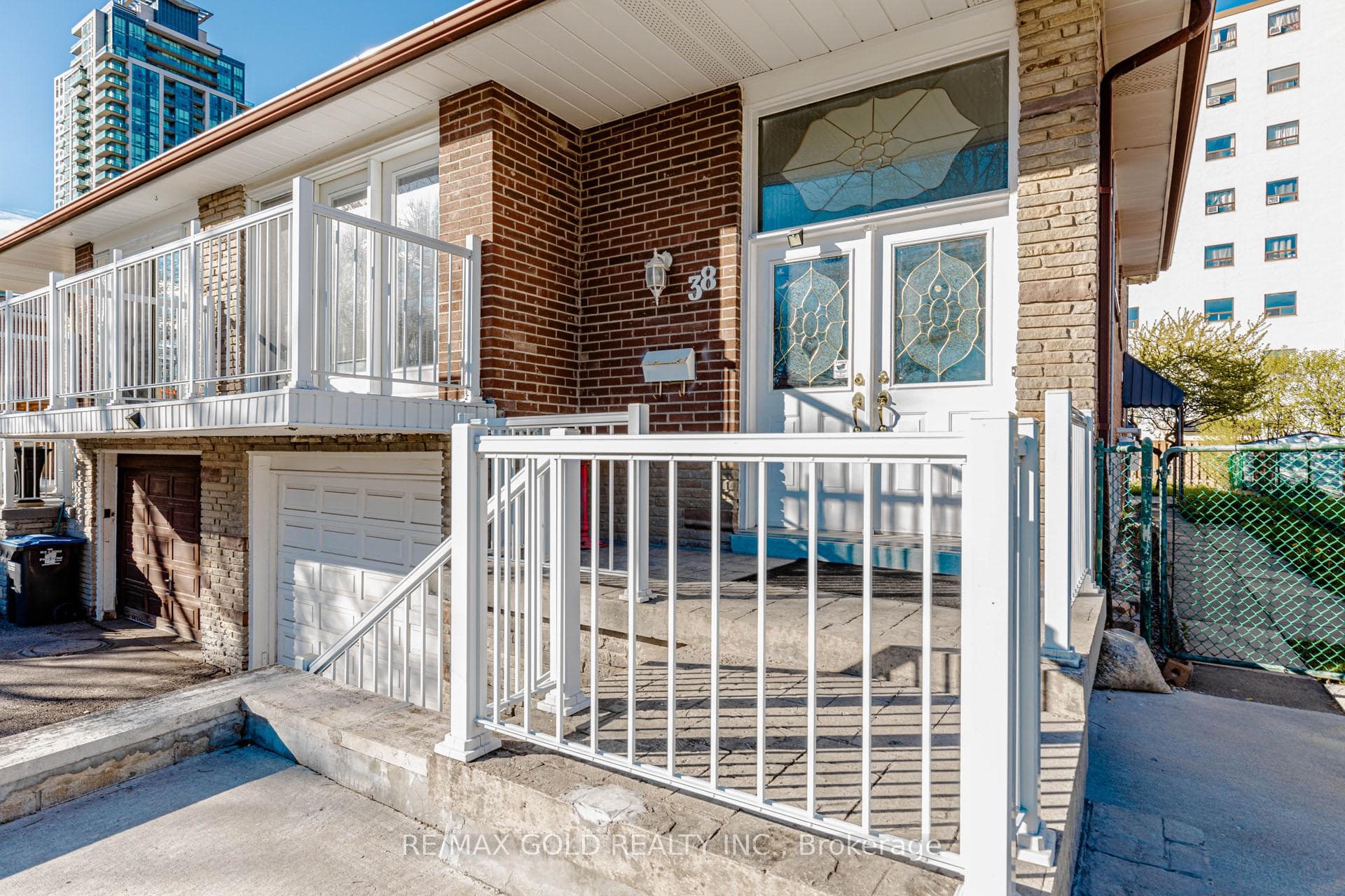 38 Achill Crescent - Semi-Detached photo 5 of 50 in Mississauga, Ontario