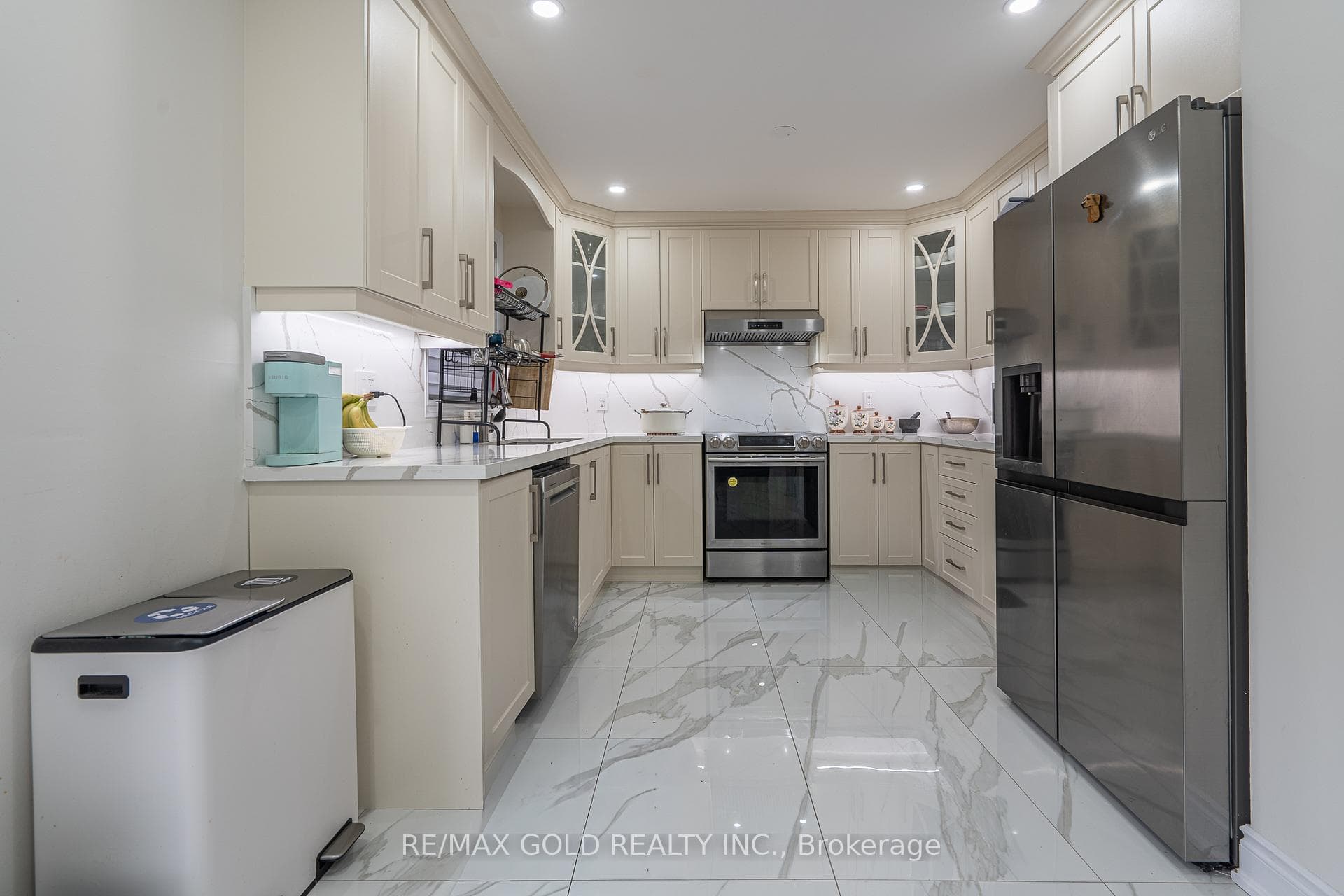 6 Meadow Glade Road - Detached photo 9 of 36 in Brampton, Ontario