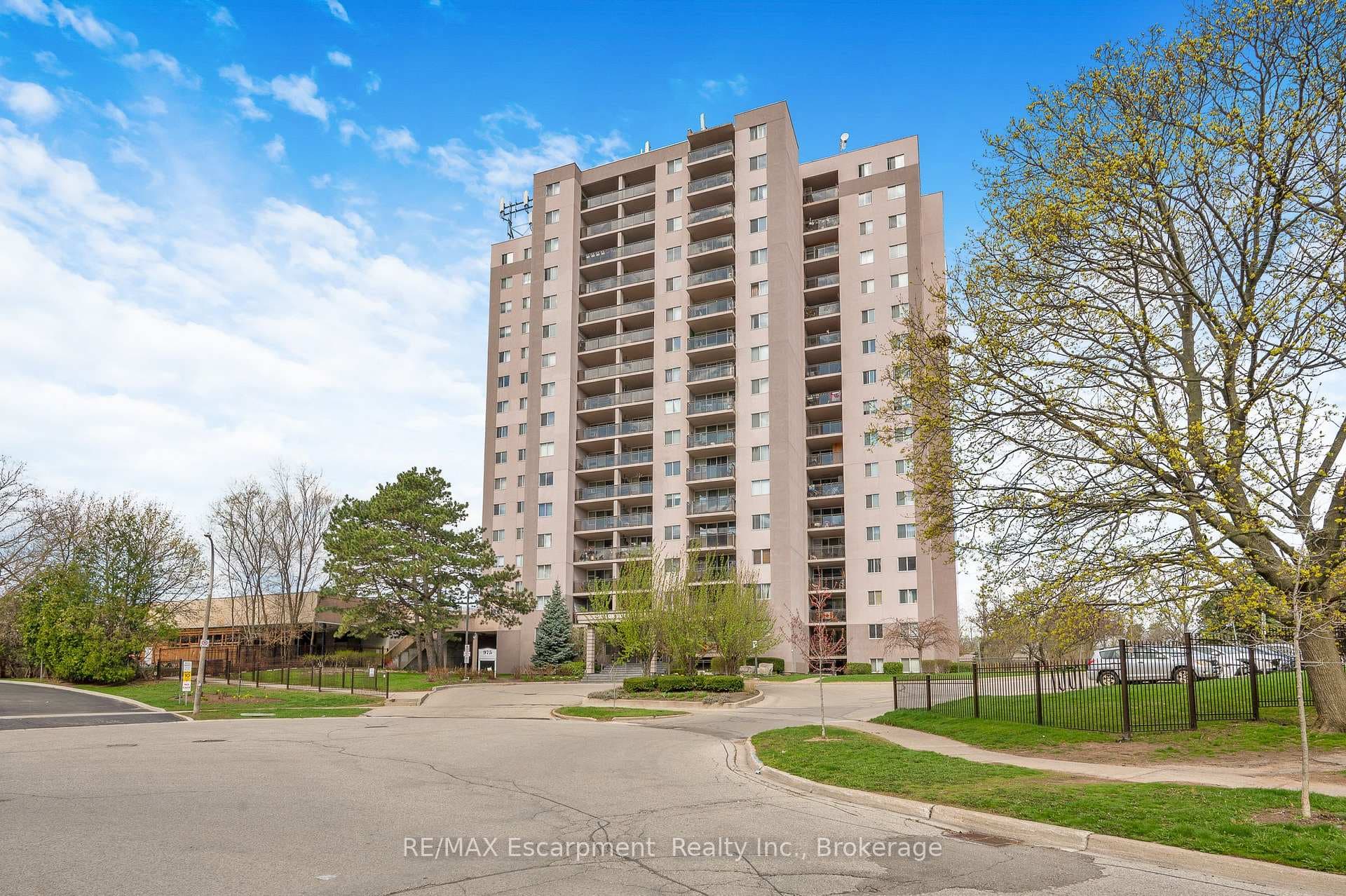 975 WARWICK Court Unit 1501 - Condo photo 1 of 30 in Burlington, Ontario