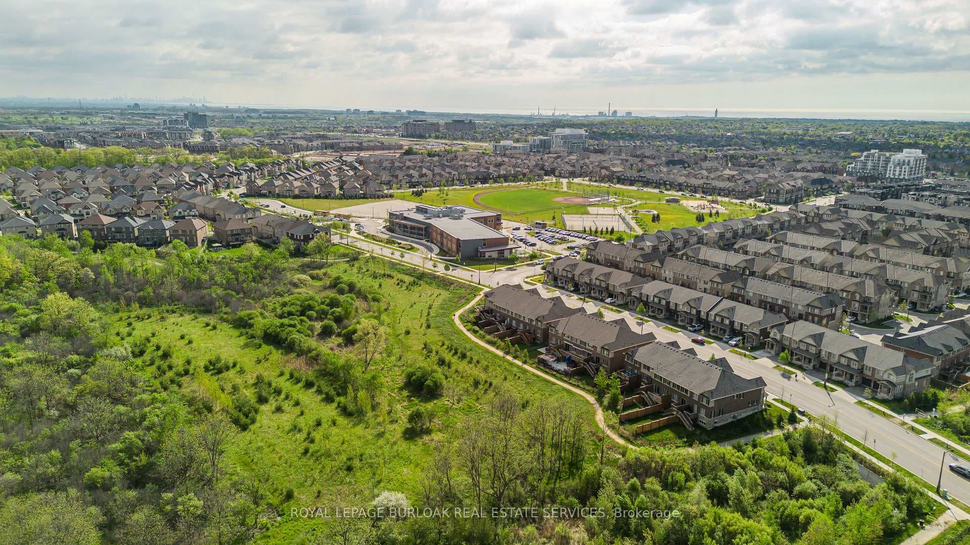 3200 William Coltson Avenue Unit 406 - Condo photo 2 of 27 in Oakville, Ontario