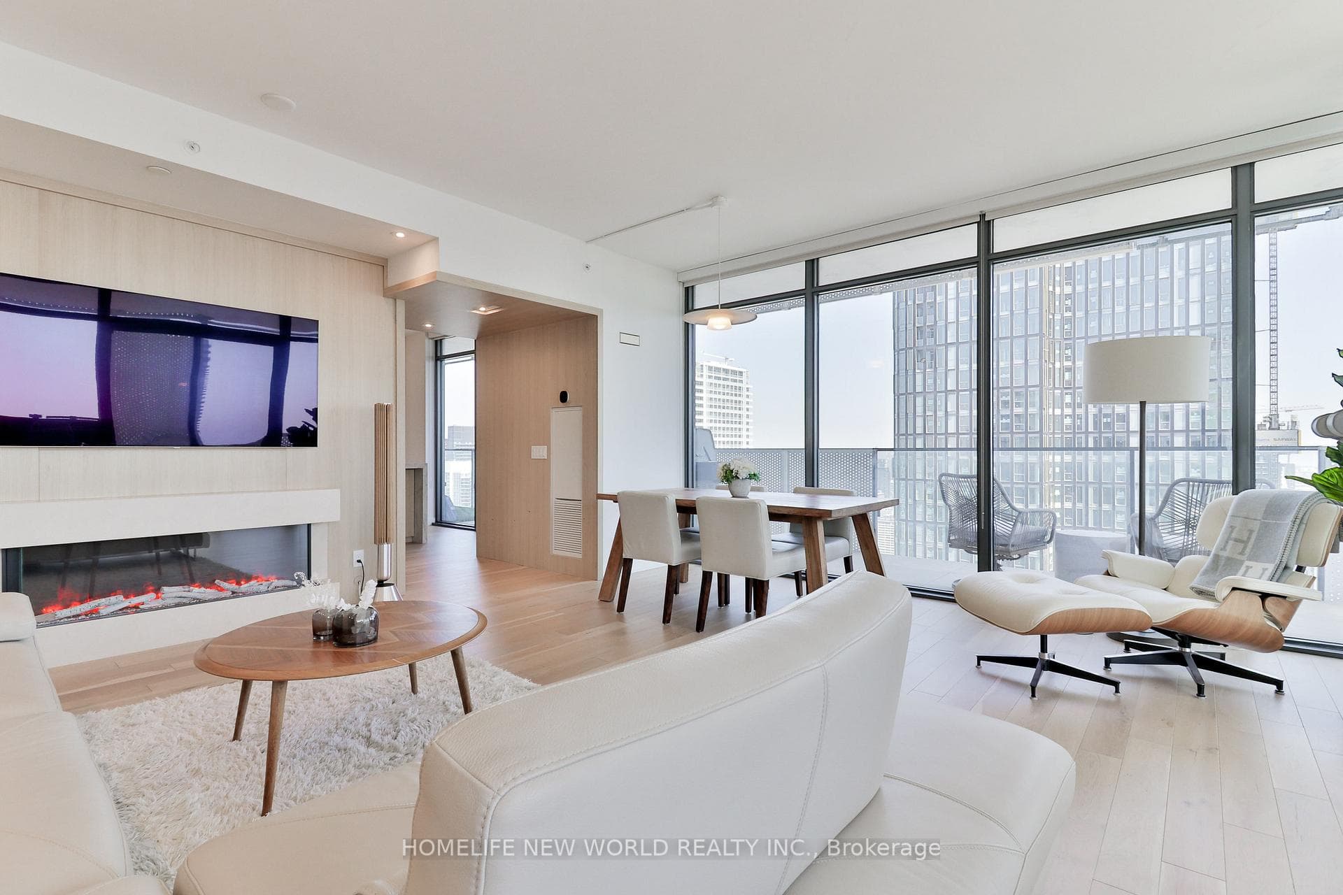 20 Lombard Street Unit 4202 - Condo photo 2 of 35 in Regent Park / Cabbagetown / St. James Town, Ontario