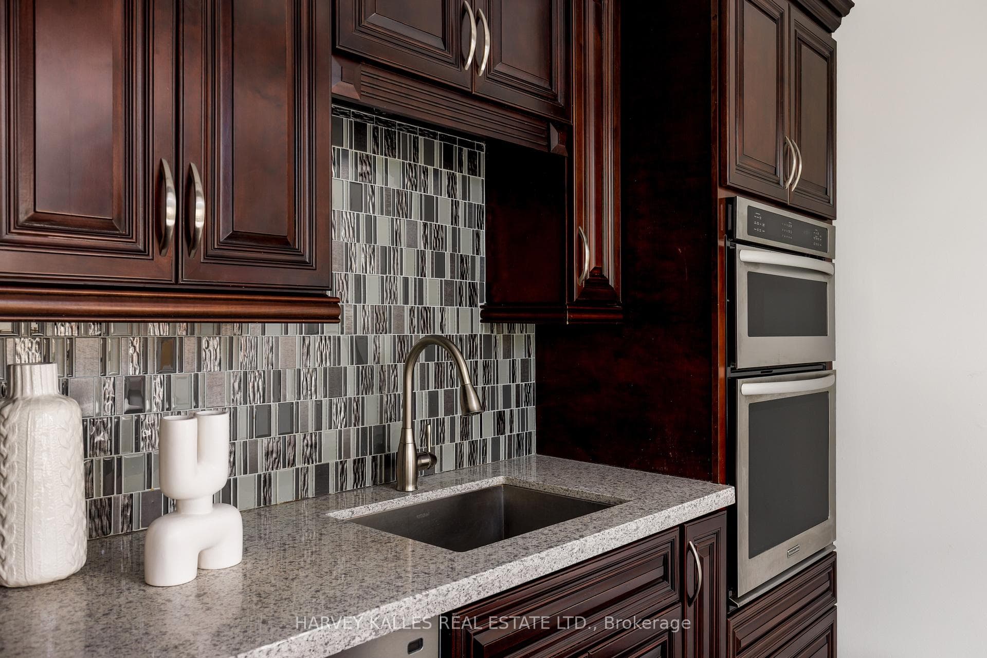 447 Walmer Road Unit 307 - Condo photo 16 of 28 in Forest Hill / Deer Park, Ontario