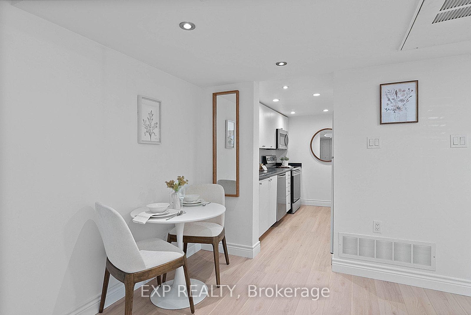 12 Portland Street Unit Th B - Condo photo 13 of 26 in Downtown Toronto / Waterfront, Ontario