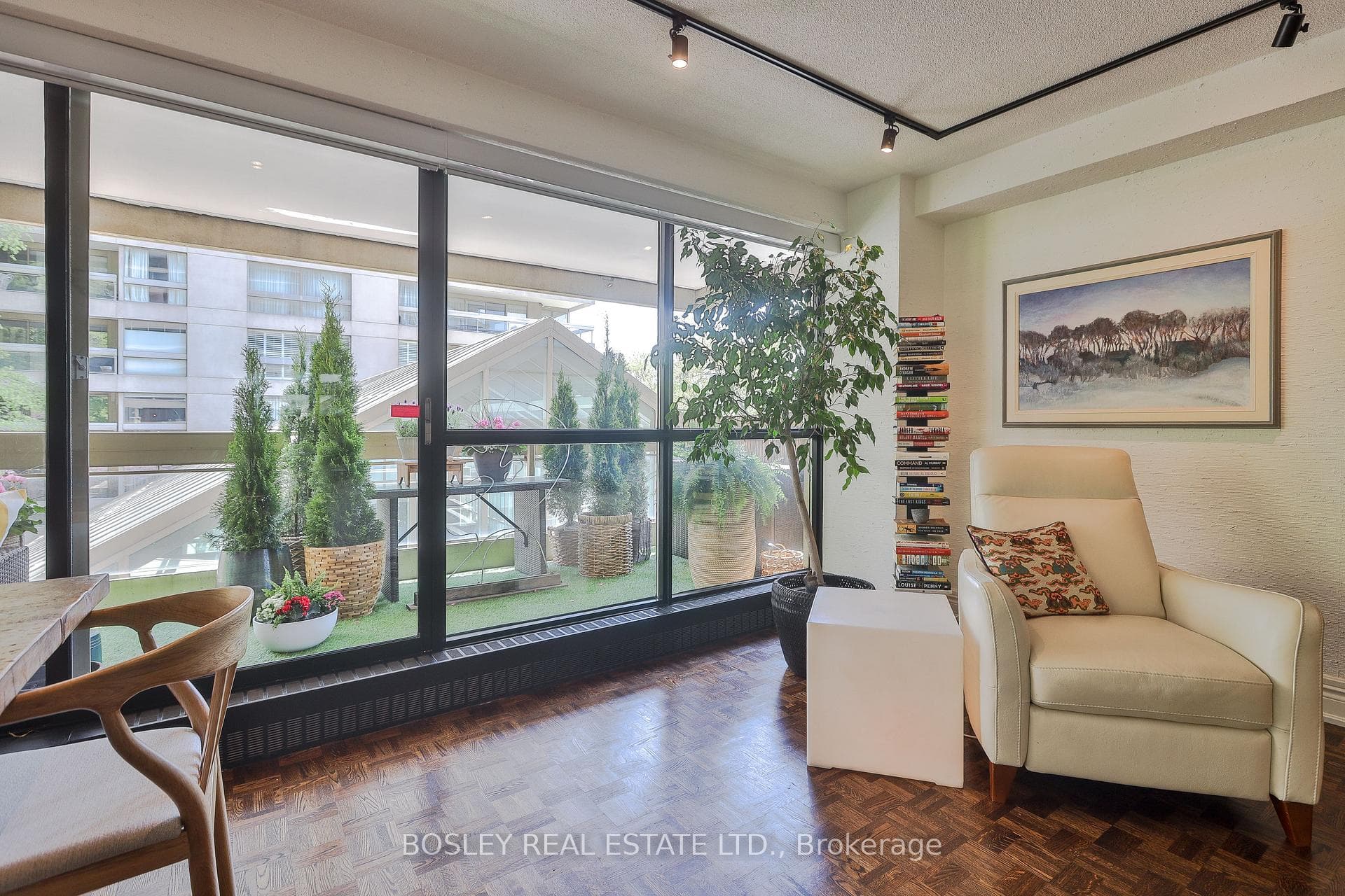 63 St Clair Avenue Unit 306 - Condo photo 21 of 34 in Annex / Yorkville / Summerhill, Ontario