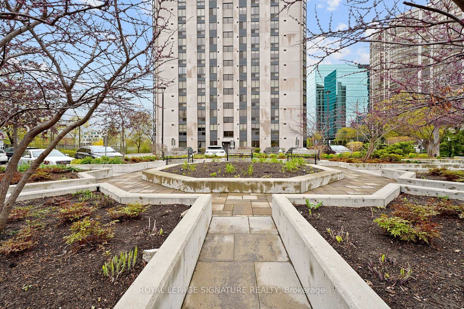 5 Kenneth Avenue Unit 205 - Condo photo 33 of 39 in Willowdale / Newtonbrook, Ontario