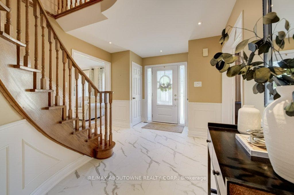 1300 Old Bridle Path - Detached photo 16 of 43 in Oakville, Ontario