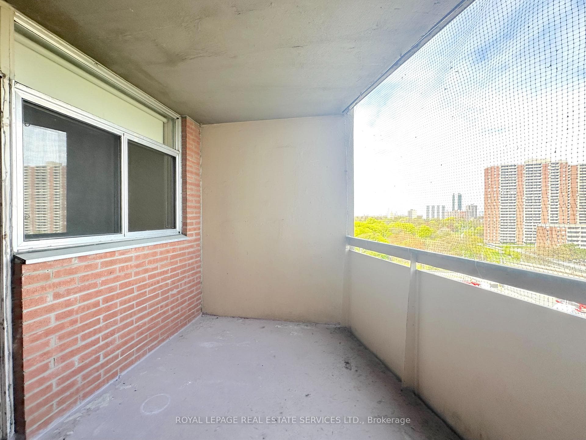30 Denton Avenue Unit 1001 - Condo photo 9 of 14 in Birch Cliff / Cliffside, Ontario