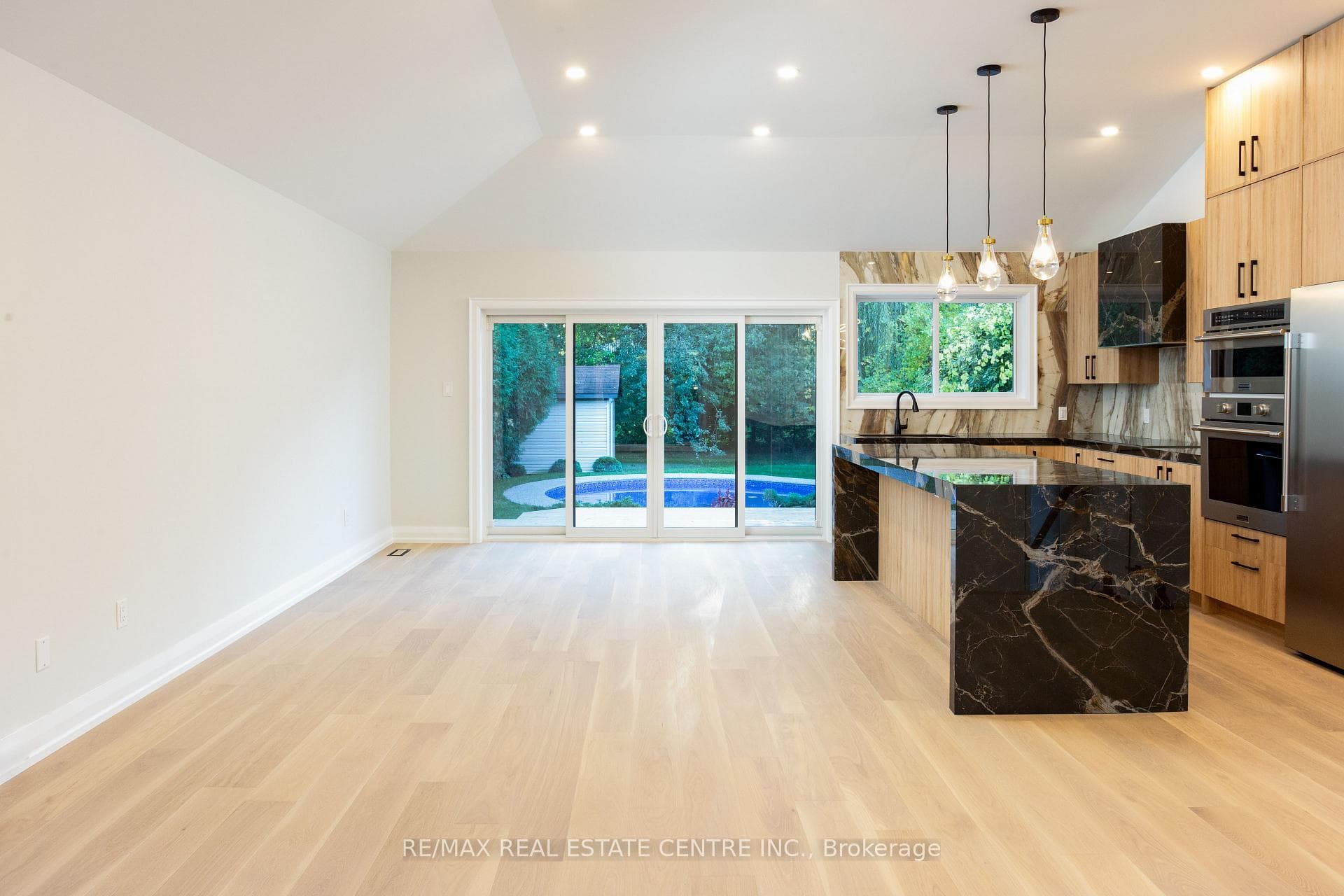 446 Willis Drive - Detached photo 8 of 35 in Oakville, Ontario