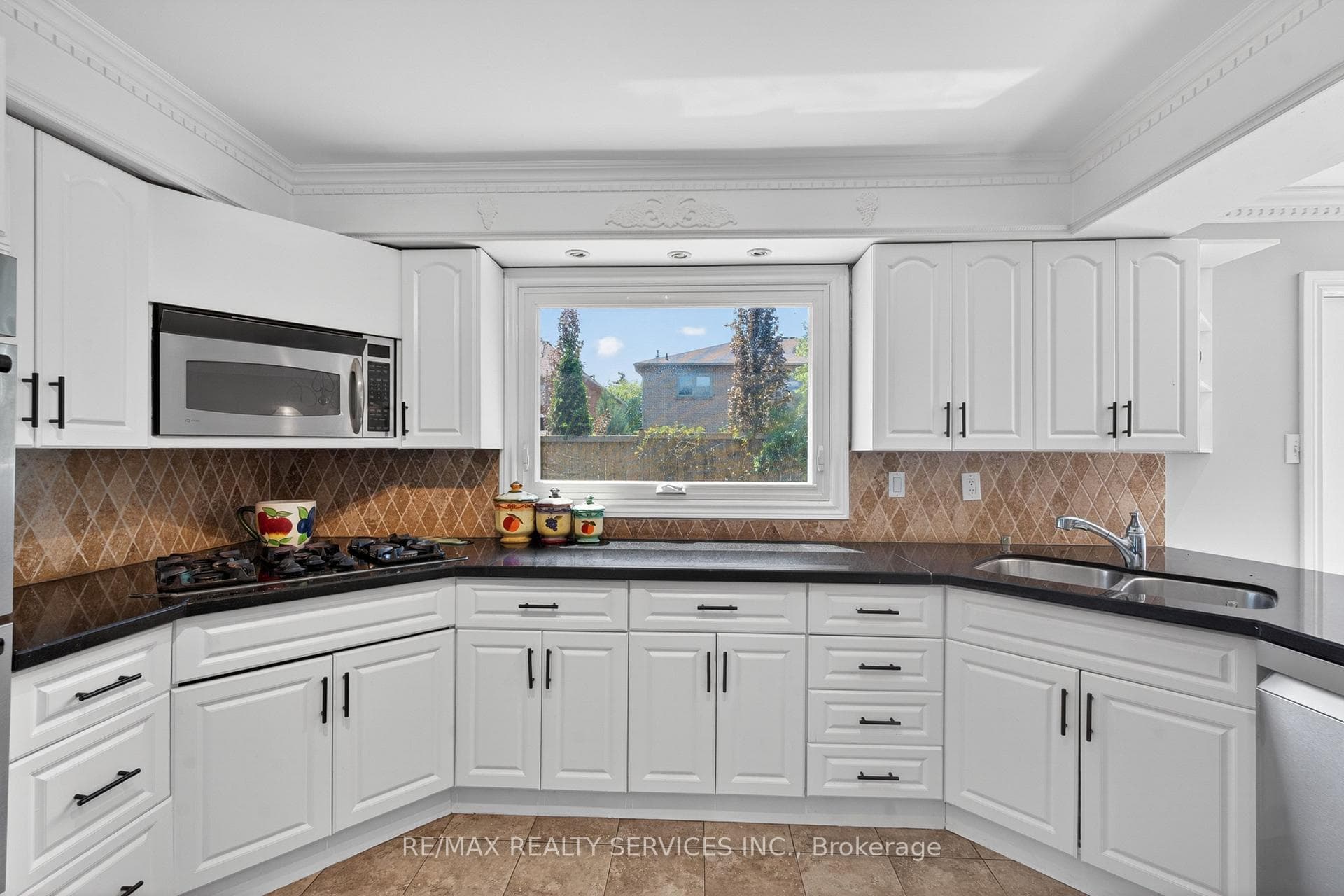 2069 Schoolmaster Circle - Detached photo 31 of 49 in Oakville, Ontario