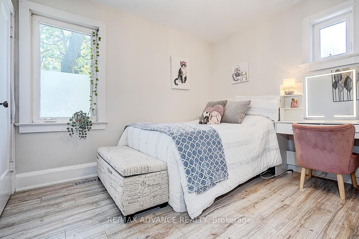 33 Castlefield Avenue - Detached photo 29 of 42 in Forest Hill / Deer Park, Ontario