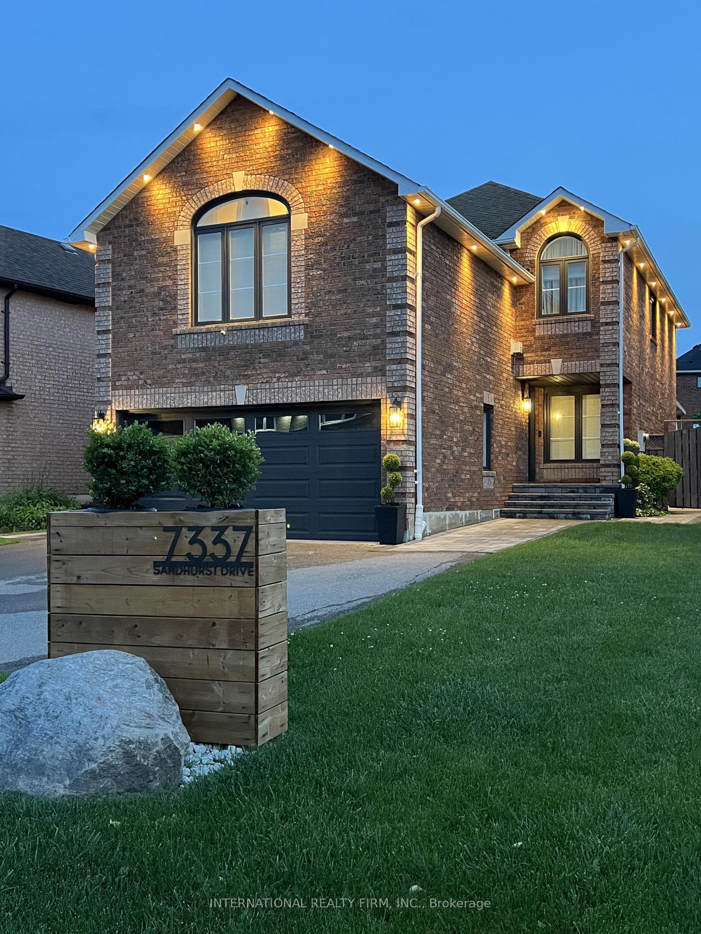 7337 Sandhurst Drive - Detached for sale in Streetsville, Ontario
