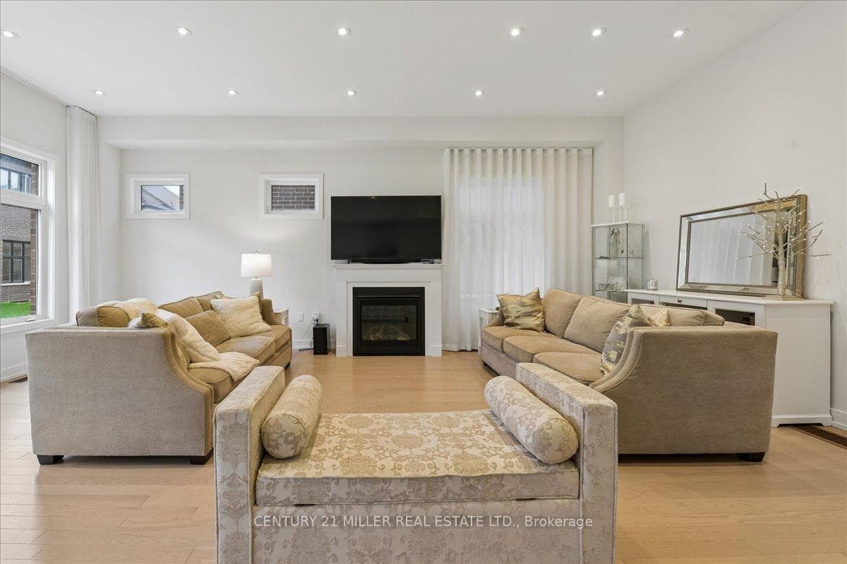 1358 Loon Lane - Detached photo 8 of 40 in Oakville, Ontario