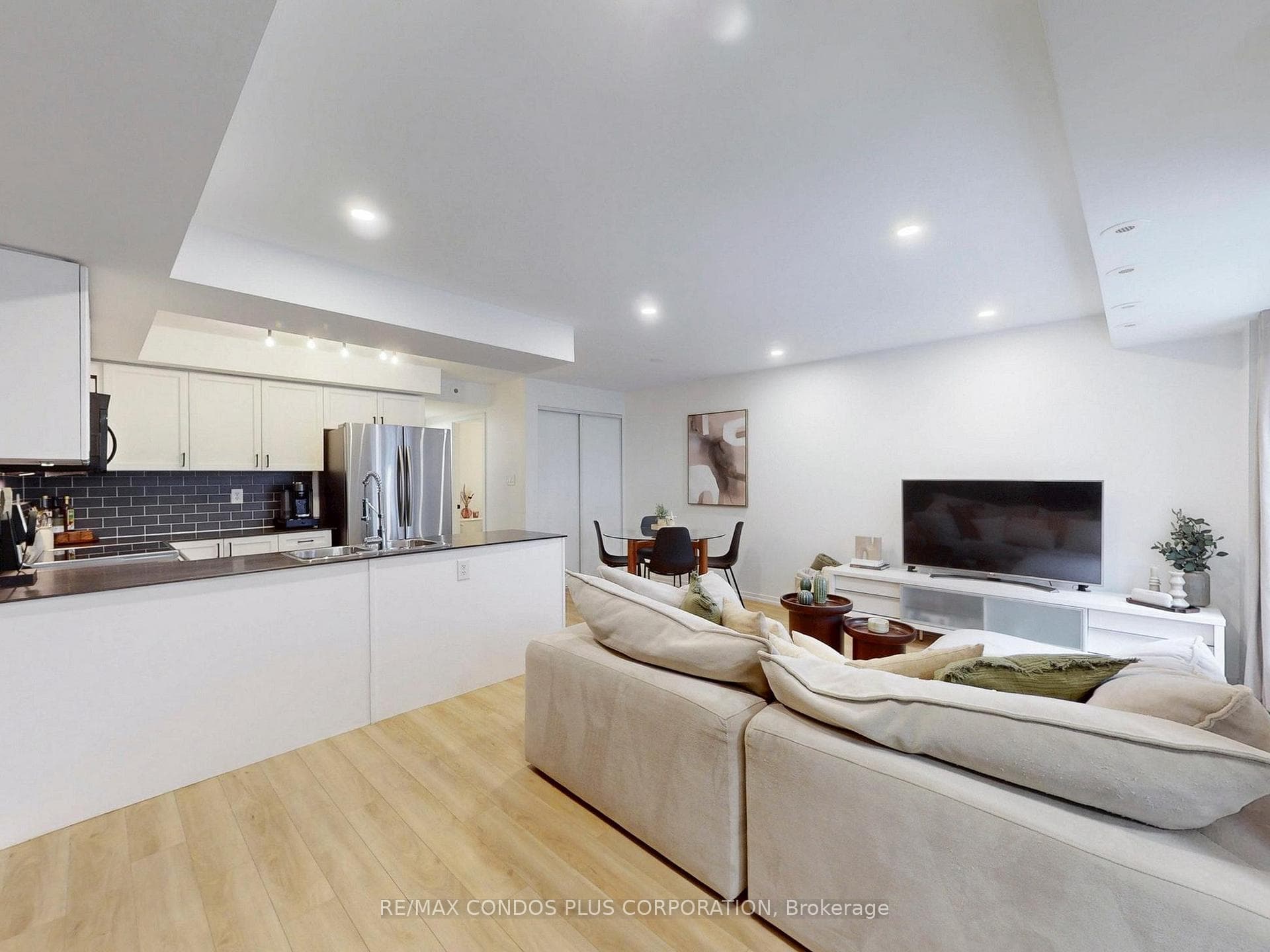 29 Florence Wyle Lane Unit 38 - Condo photo 9 of 43 in Riverdale / Leslieville, Ontario