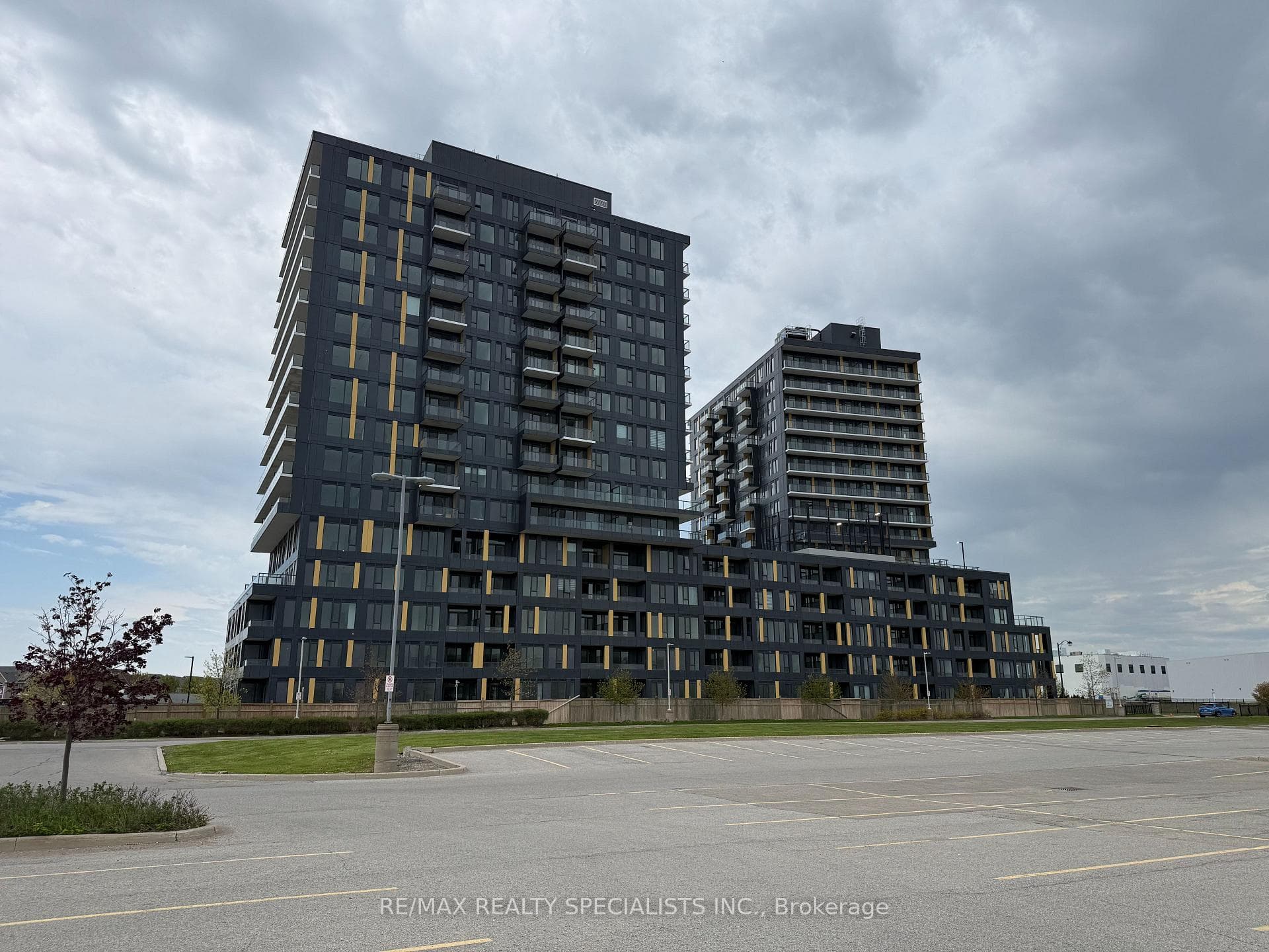 4878 POWERS Common Unit C1110 - Condo photo 1 of 30 in Burlington, Ontario