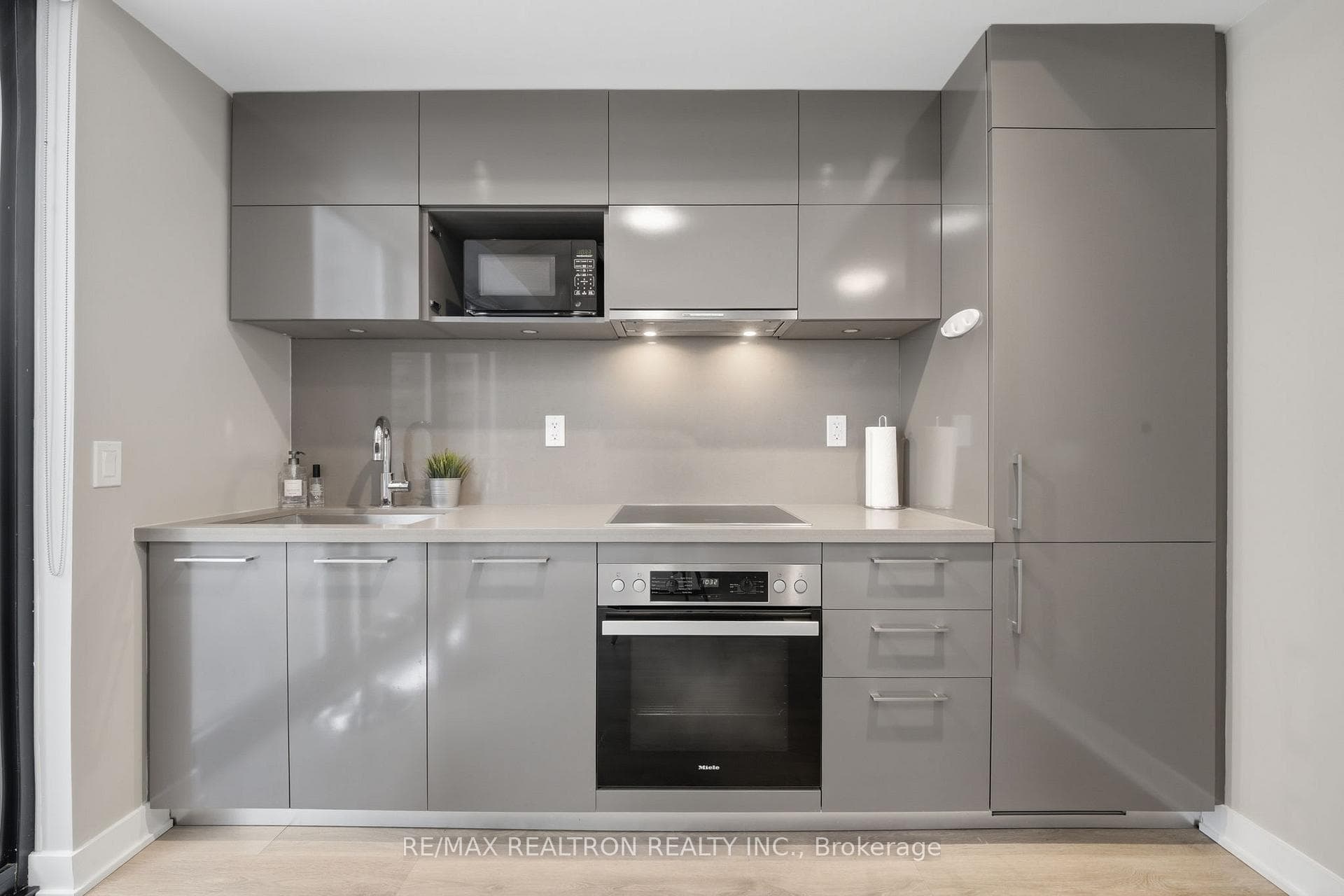 188 Cumberland Street Unit 1501 - Condo photo 9 of 17 in Annex / Yorkville / Summerhill, Ontario
