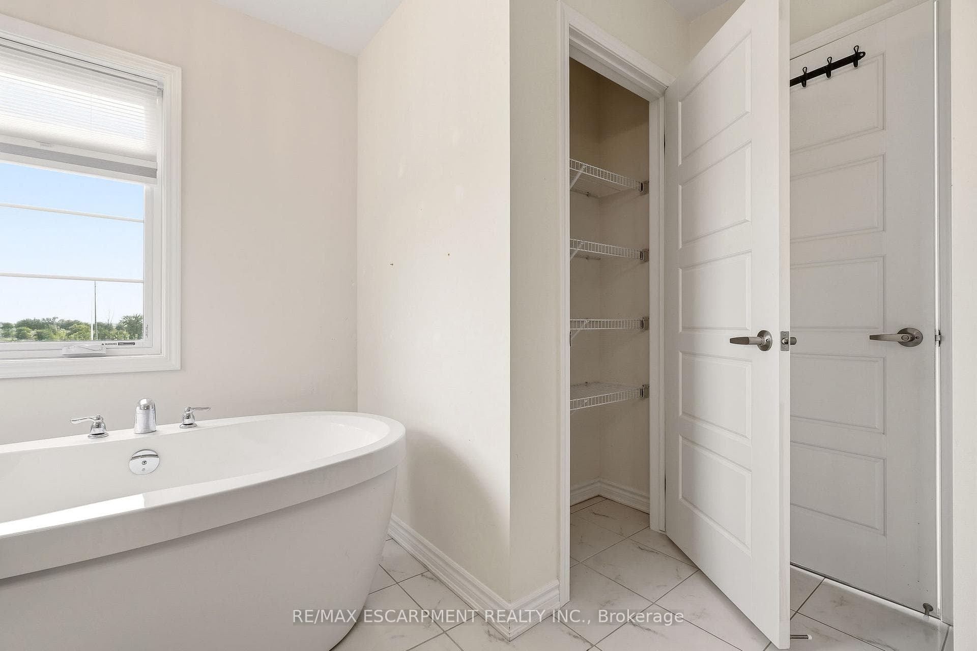 1364 Sycamore Garden - Townhouse photo 29 of 43 in Milton, Ontario