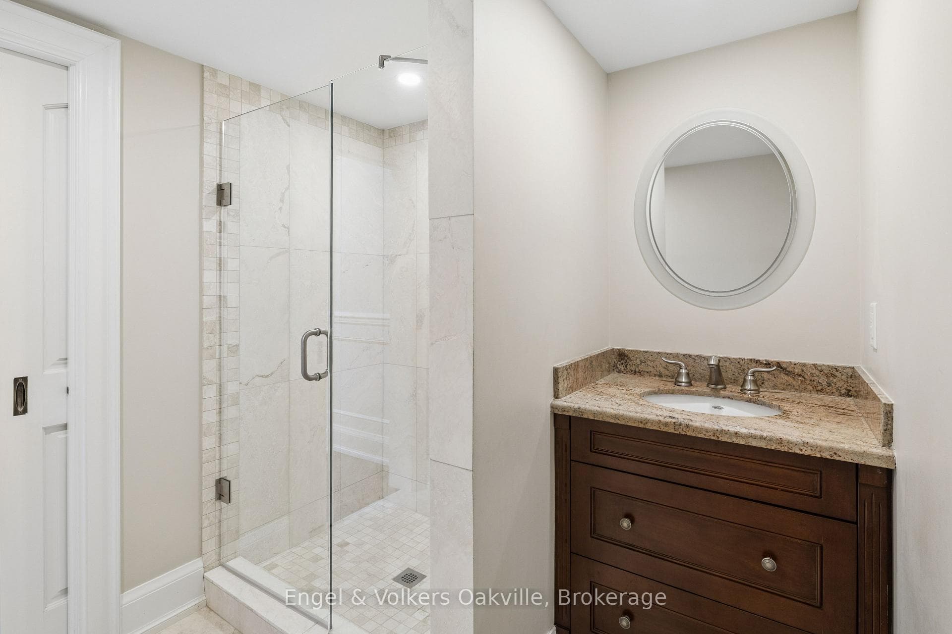 1182 Streambank Drive - Detached photo 11 of 50 in Mississauga, Ontario
