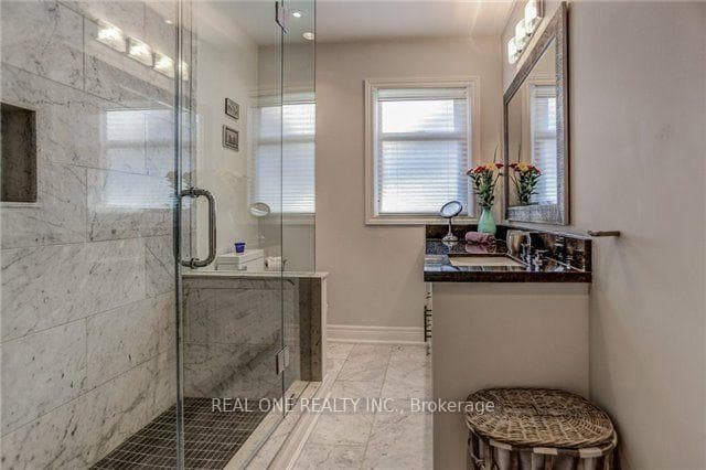 1268 Lorne Park Road - Detached photo 11 of 20 in Mississauga, Ontario
