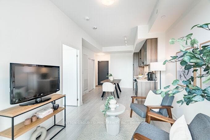 395 DUNDAS Street Unit 504 - Condo photo 7 of 40 in Oakville, Ontario