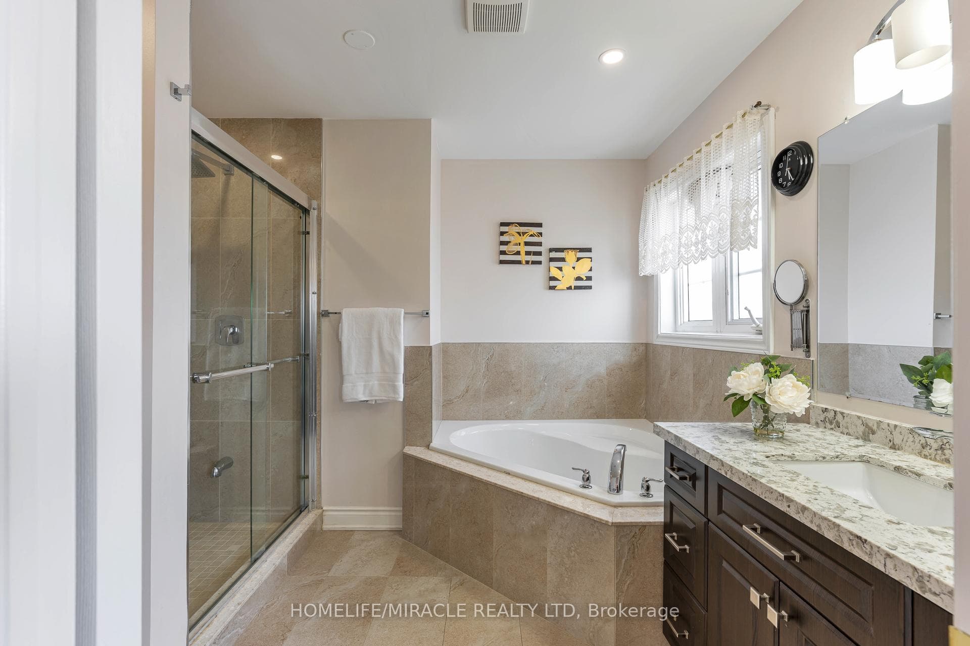 2343 Falling Green Drive - Detached photo 18 of 50 in Oakville, Ontario