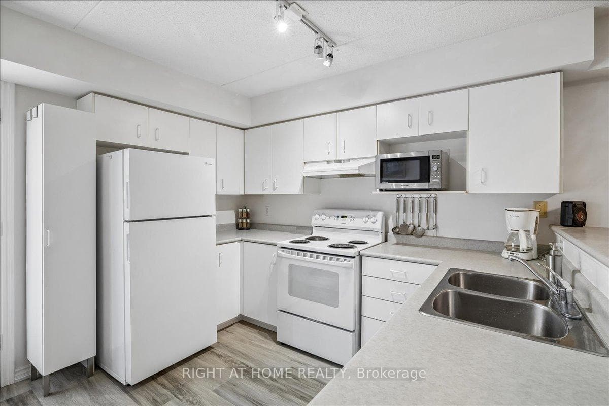1451 Walker's Line Unit Unit # 312 - Condo photo 22 of 47 in Burlington, Ontario