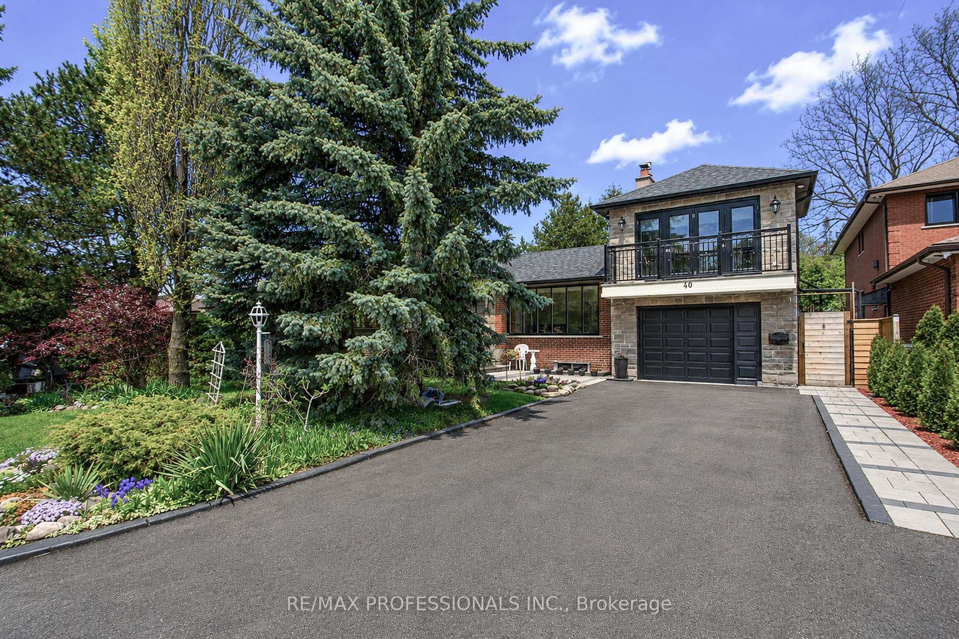 40 Cowley Avenue - Detached photo 3 of 40 in Etobicoke (Islington / Rexdale), Ontario