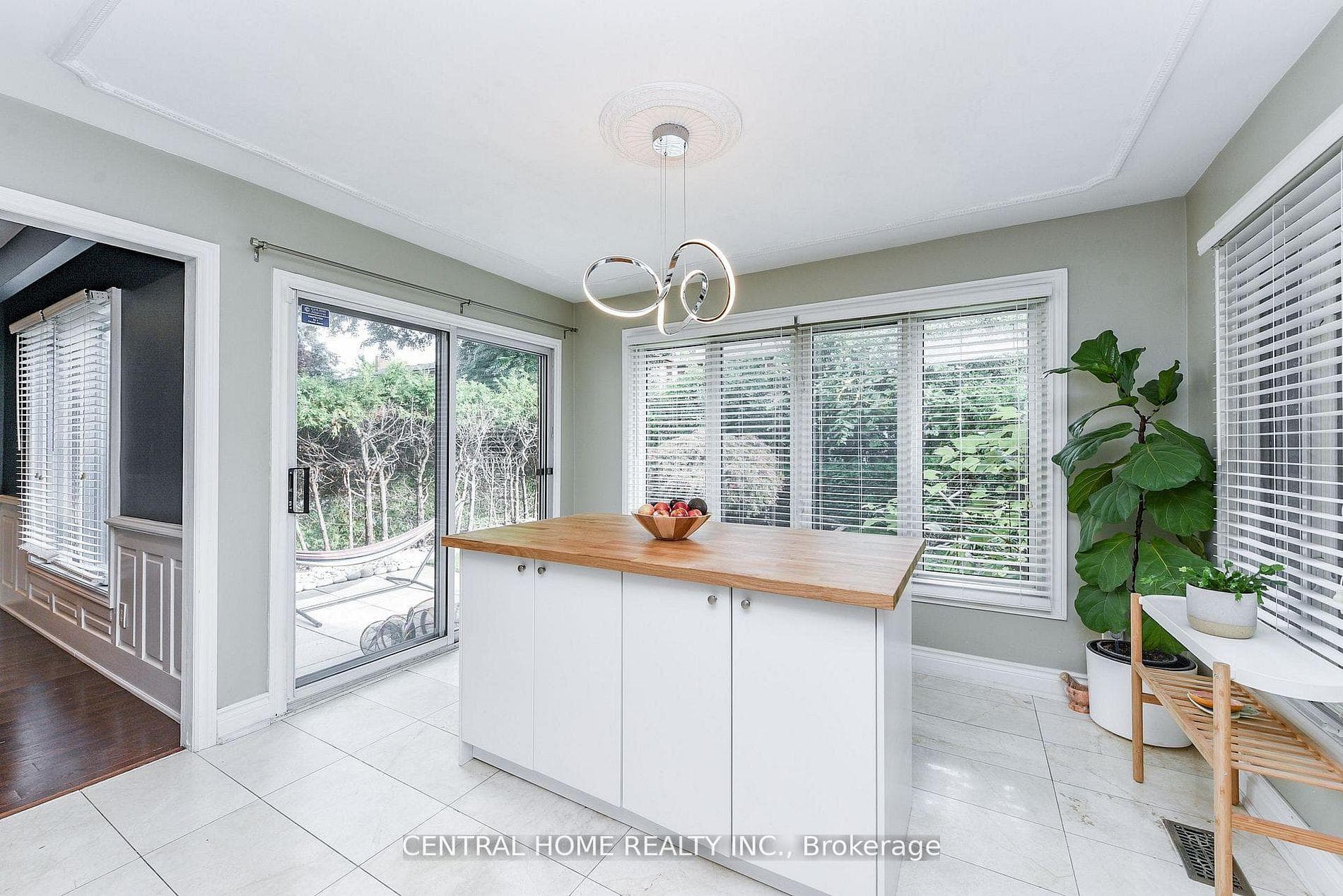 4 Robaldon Road - Detached photo 12 of 40 in Etobicoke (Islington / Rexdale), Ontario