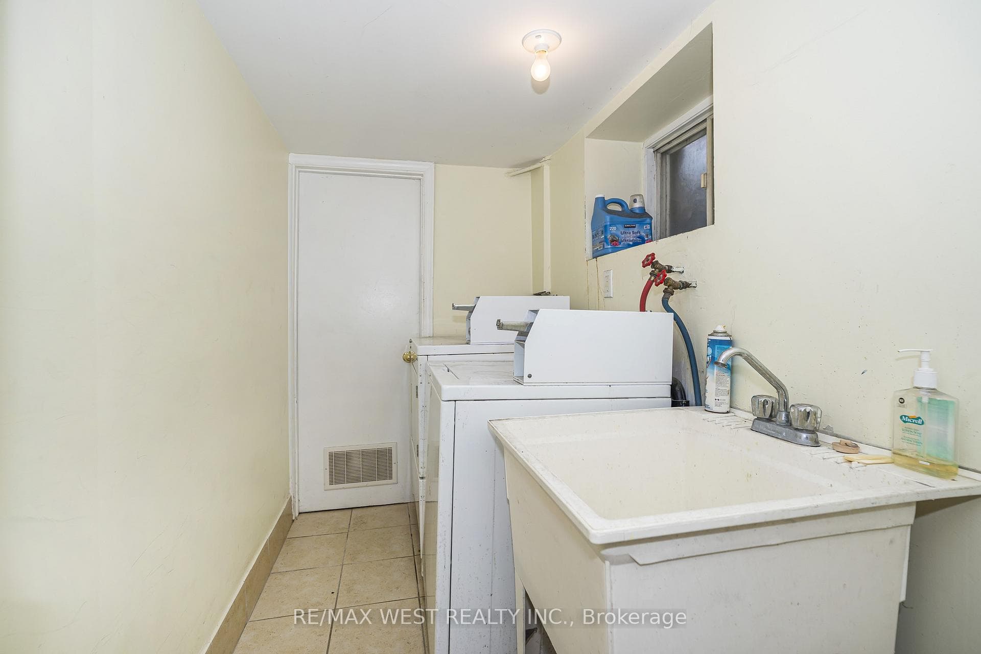 404 Manning Avenue - Semi-Detached photo 38 of 41 in Downtown Toronto / Waterfront, Ontario