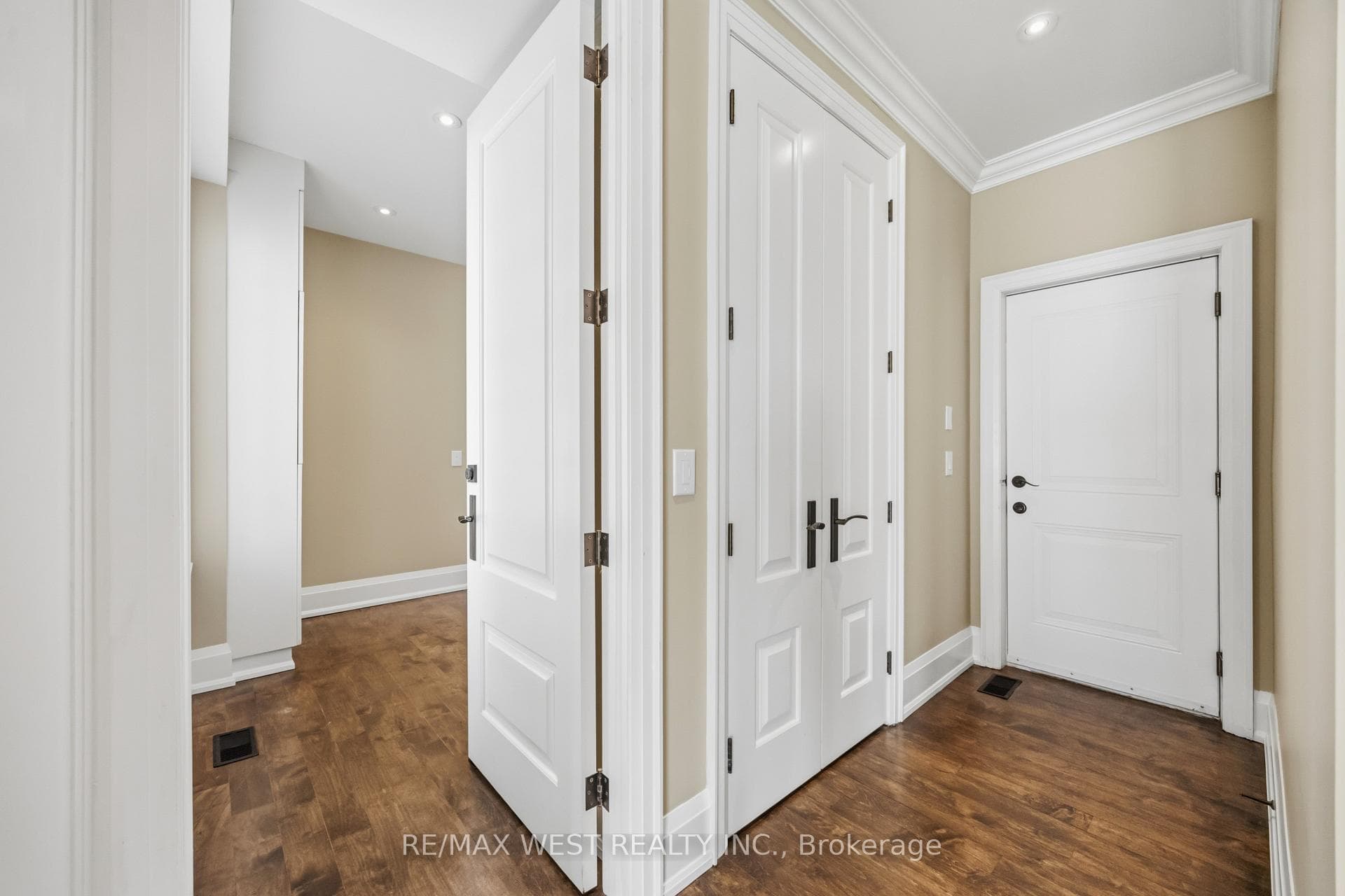 35 Conifer Drive - Detached photo 14 of 46 in Etobicoke (Islington / Rexdale), Ontario