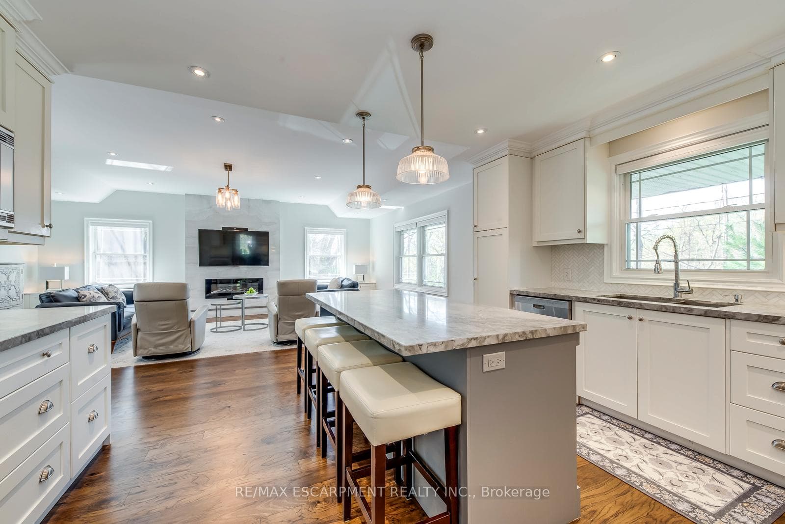 4306 Lakeshore Road - Detached photo 12 of 45 in Burlington, Ontario