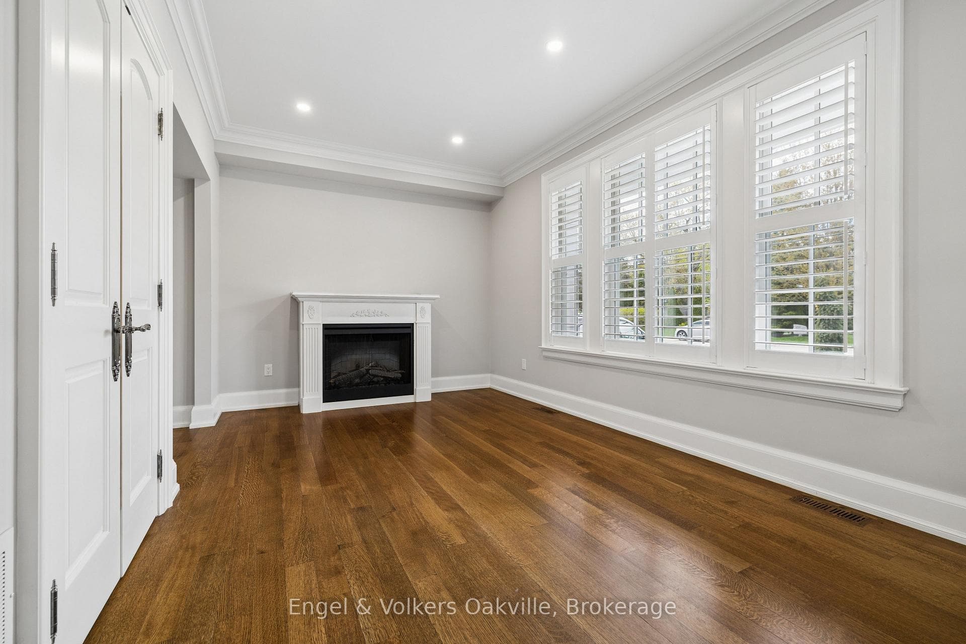 1182 Streambank Drive - Detached photo 9 of 50 in Mississauga, Ontario