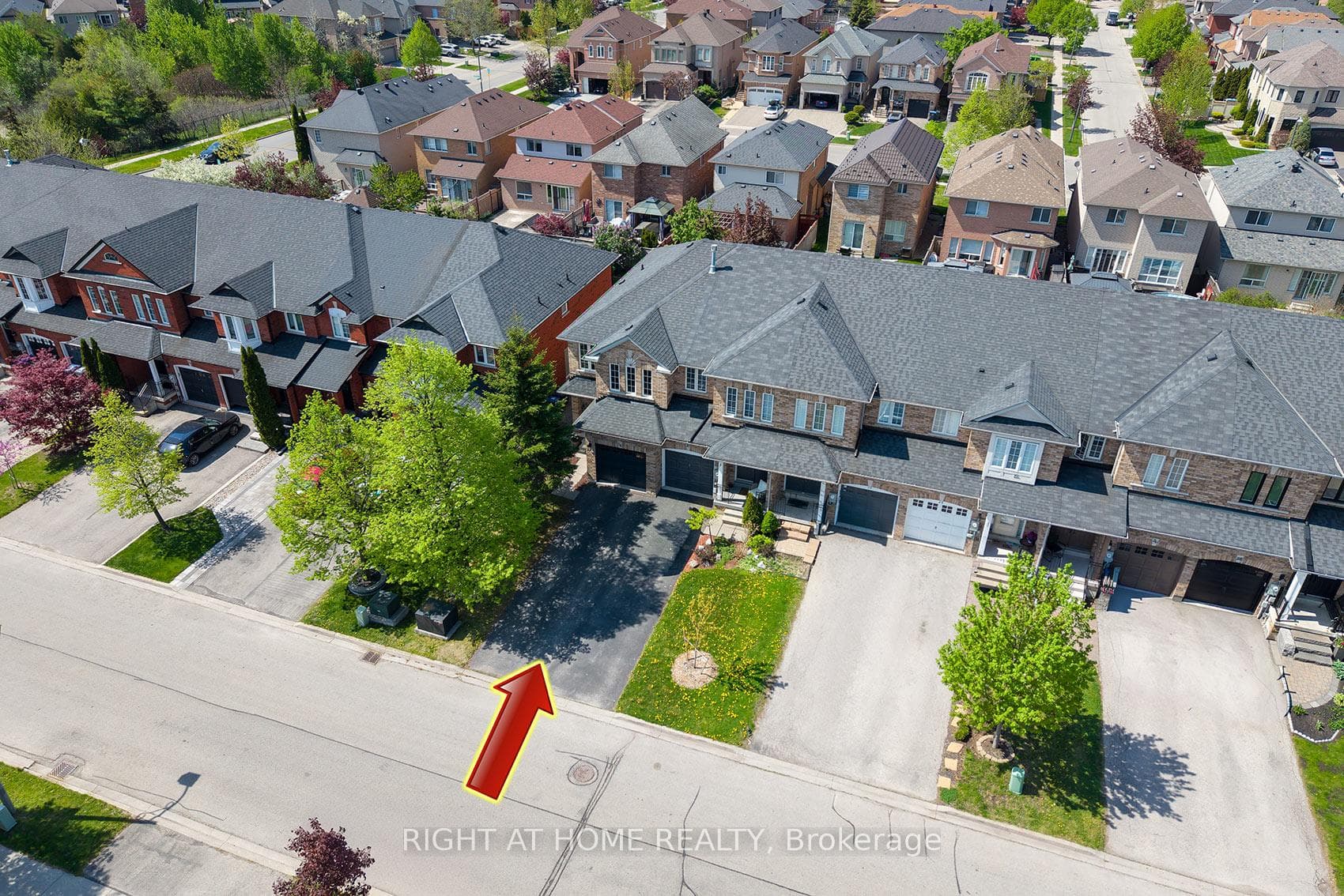 18 Frank Johnston Road - Townhouse photo 4 of 50 in Caledon, Ontario