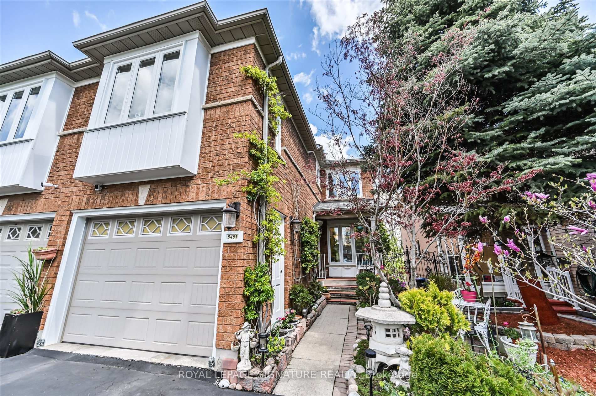 5481 Palmerston Crescent - Semi-Detached photo 2 of 44 in Mississauga, Ontario
