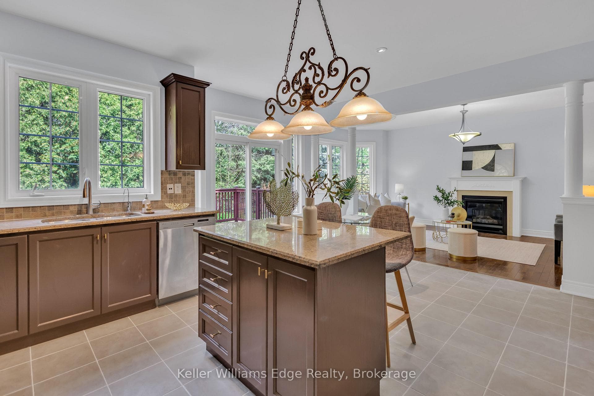 2241 Adirondak Trail - Detached photo 11 of 50 in Oakville, Ontario