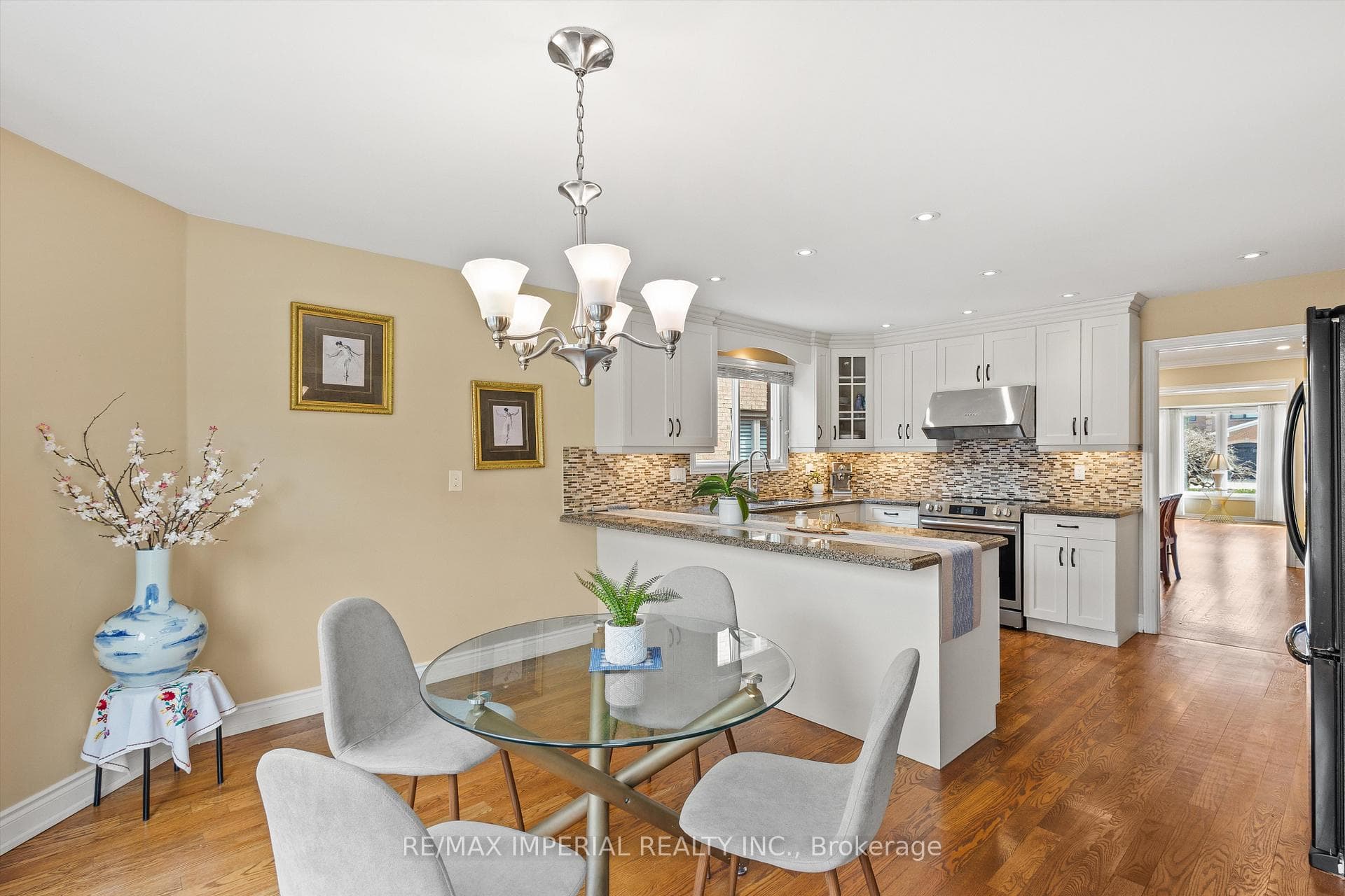 2044 Schoolmaster Circle - Detached photo 16 of 45 in Oakville, Ontario