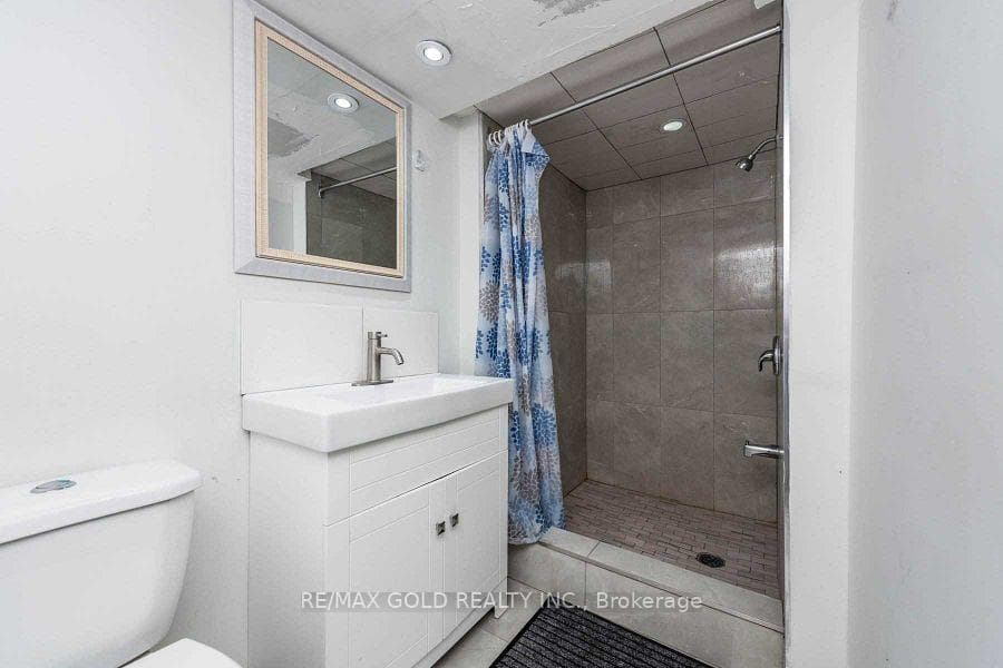 3430 Chipley Crescent - Semi-Detached photo 13 of 17 in Mississauga, Ontario