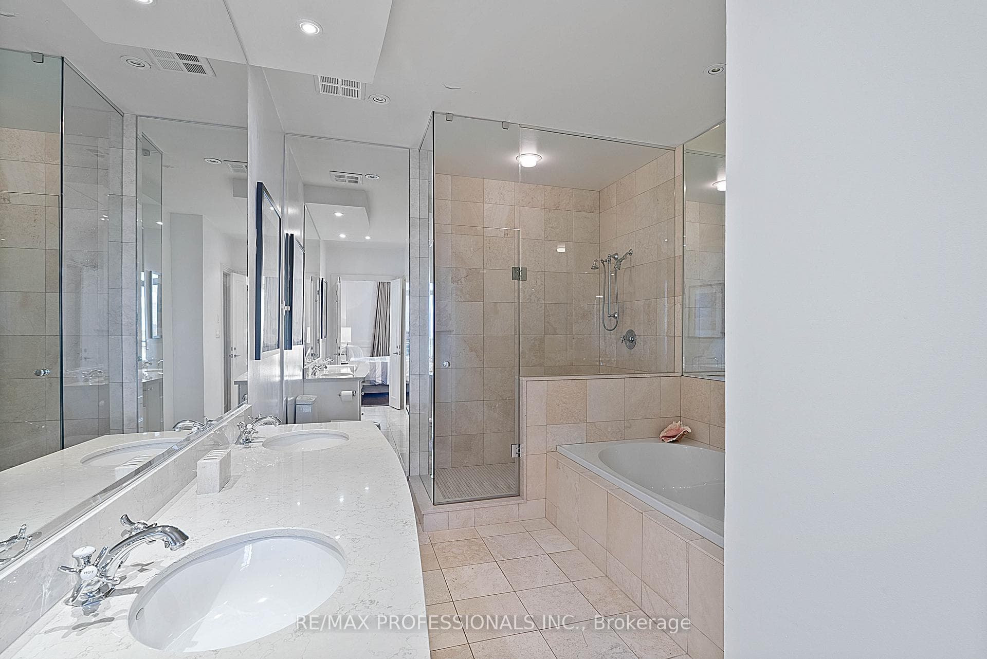 99 Avenue Road Unit SUBPH3 - Condo photo 31 of 50 in Annex / Yorkville / Summerhill, Ontario