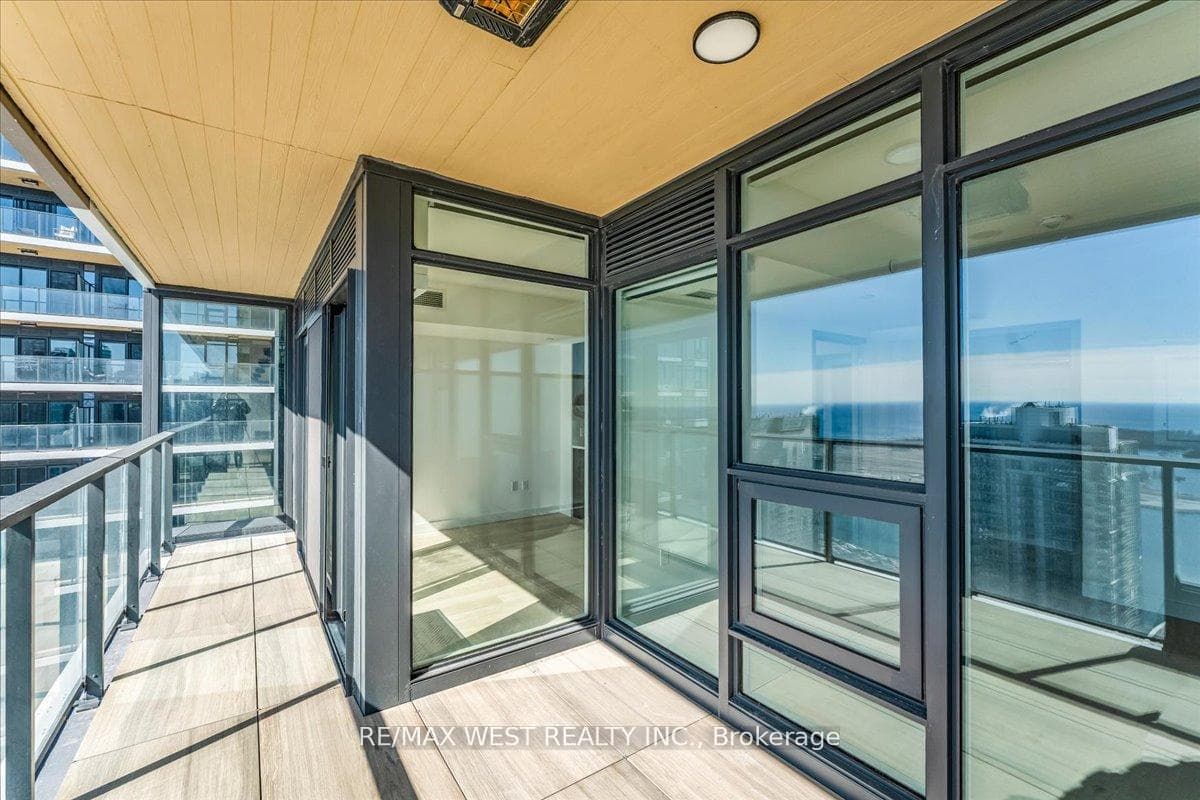 1 Concord Cityplace Way Unit 5709 - Condo photo 19 of 44 in Downtown Toronto / Waterfront, Ontario