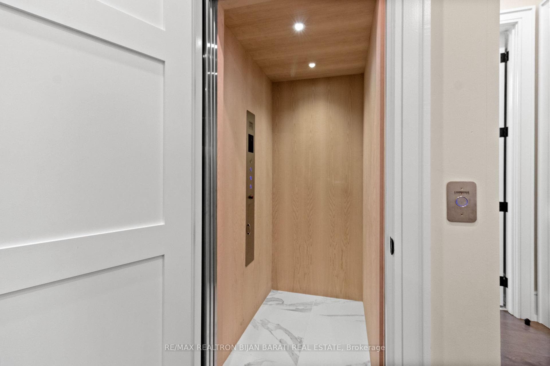29 Ballyconnor Court - Detached photo 11 of 49 in Hillcrest Village / Bayview Village, Ontario