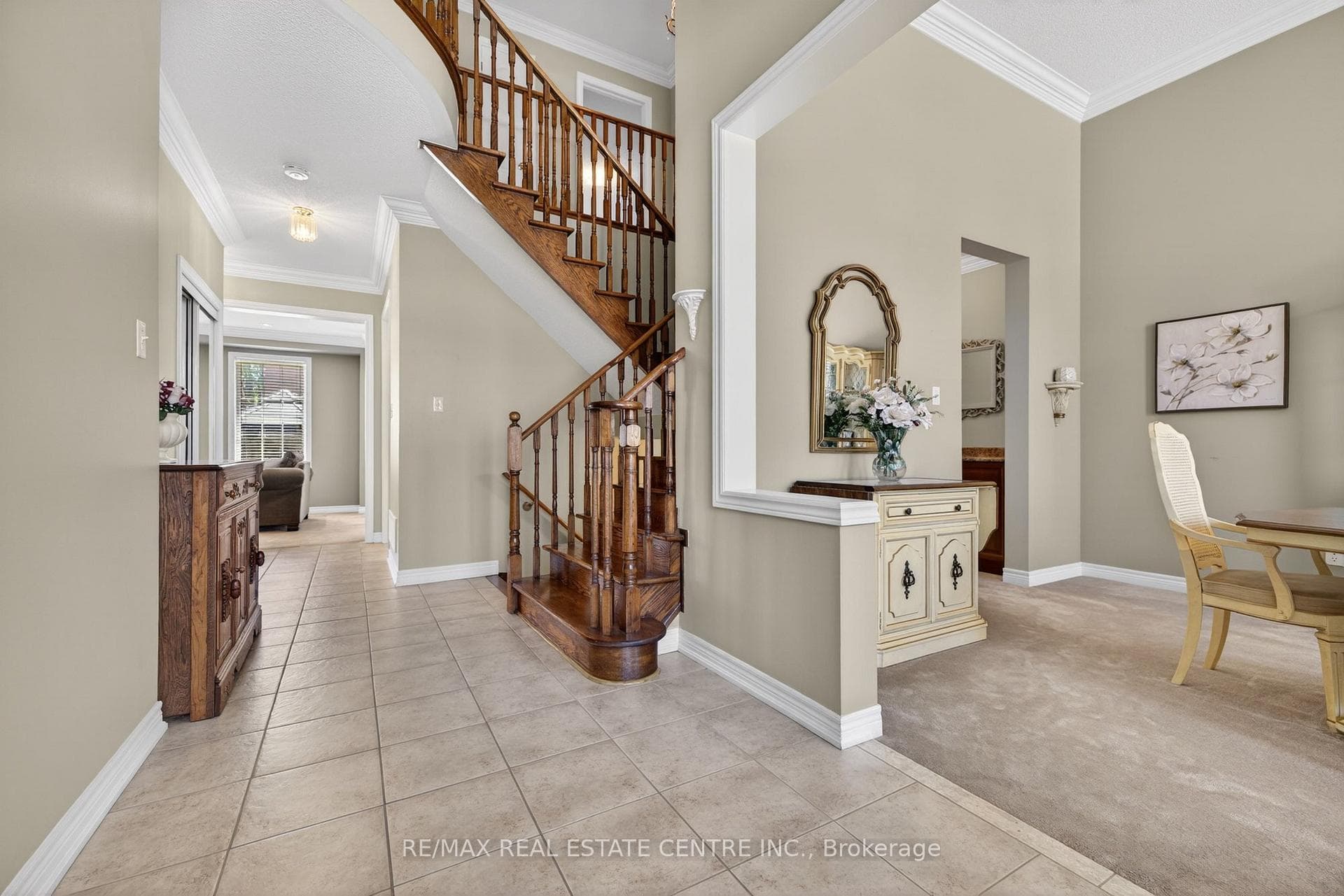 1022 Laidlaw Drive - Detached photo 7 of 50 in Milton, Ontario